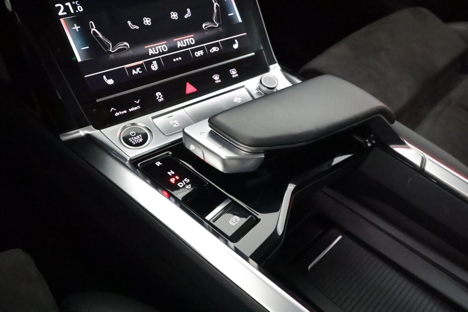 Audi e-tron 2021 Sportback 55 quattro - | Koukku | ACC | 360 | Sporttipenkit | LED | Night Vision | Kaistavahti | Katveavustin | Kahdet renkaat | Suomi-auto | Merkkihuollot |