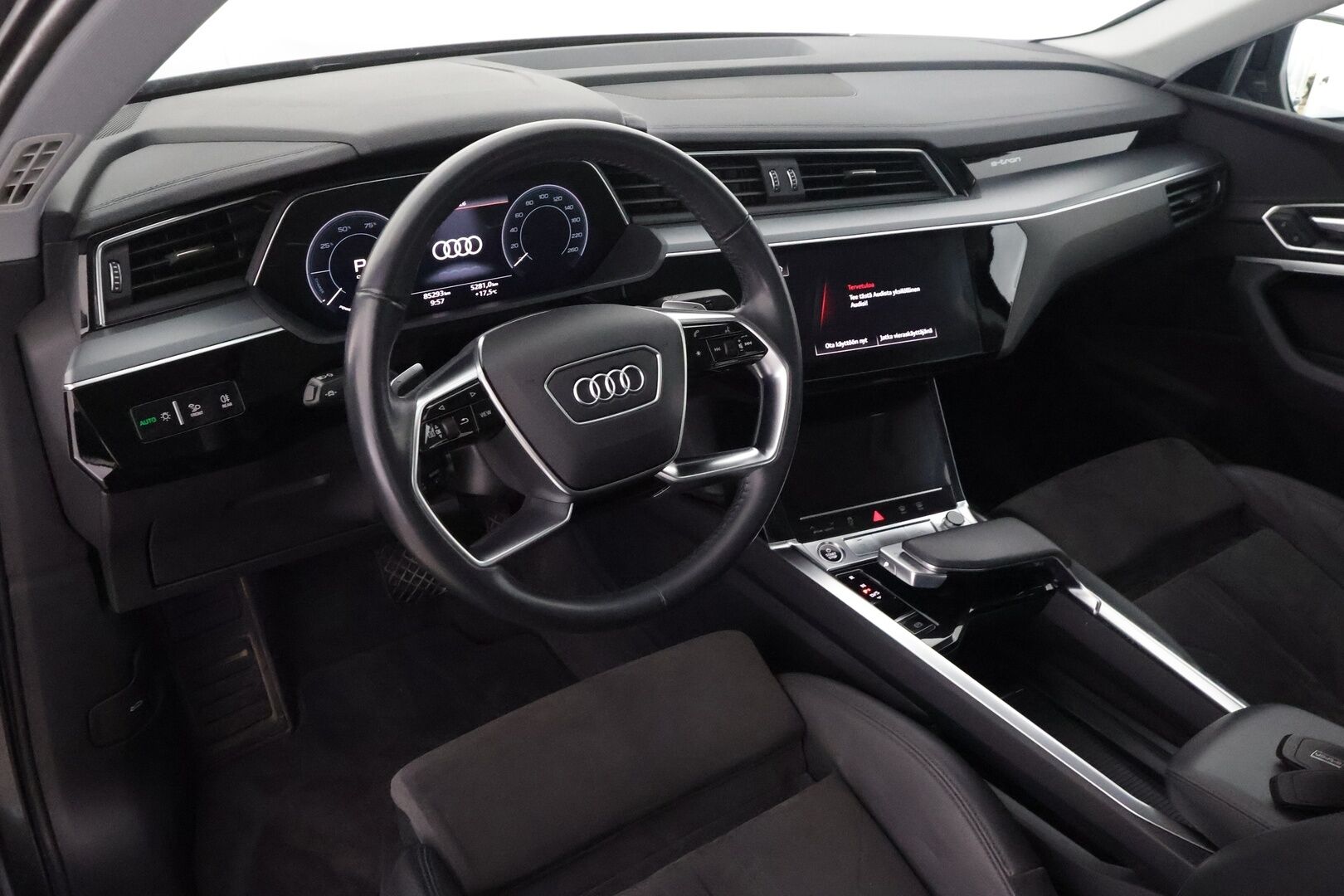 Audi e-tron 2021 Sportback 55 quattro - | Koukku | ACC | 360 | Sporttipenkit | LED | Night Vision | Kaistavahti | Katveavustin | Kahdet renkaat | Suomi-auto | Merkkihuollot |