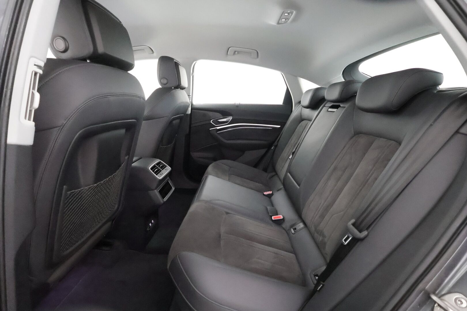 Audi e-tron 2021 Sportback 55 quattro - | Koukku | ACC | 360 | Sporttipenkit | LED | Night Vision | Kaistavahti | Katveavustin | Kahdet renkaat | Suomi-auto | Merkkihuollot |