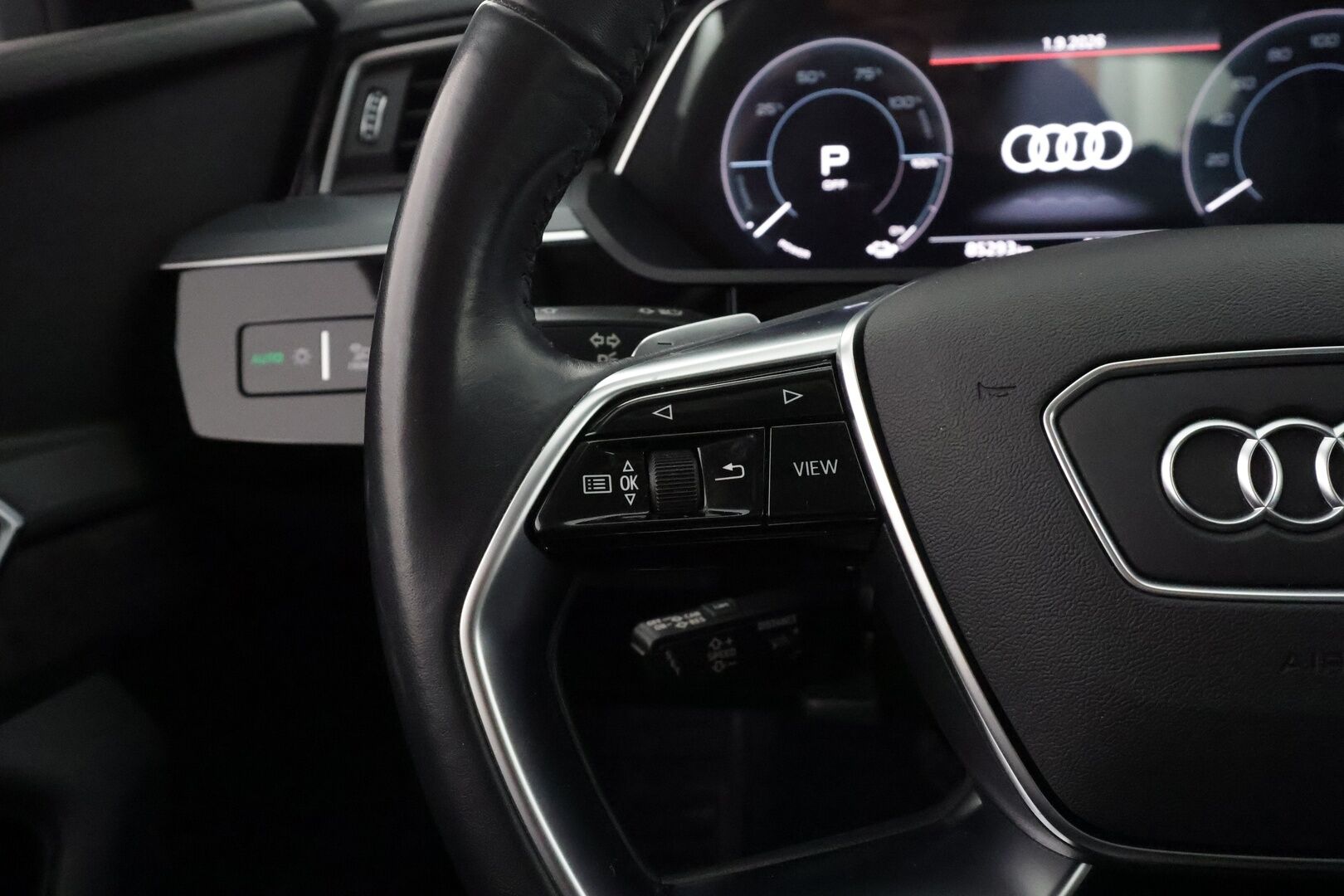Audi e-tron 2021 Sportback 55 quattro - | Koukku | ACC | 360 | Sporttipenkit | LED | Night Vision | Kaistavahti | Katveavustin | Kahdet renkaat | Suomi-auto | Merkkihuollot |