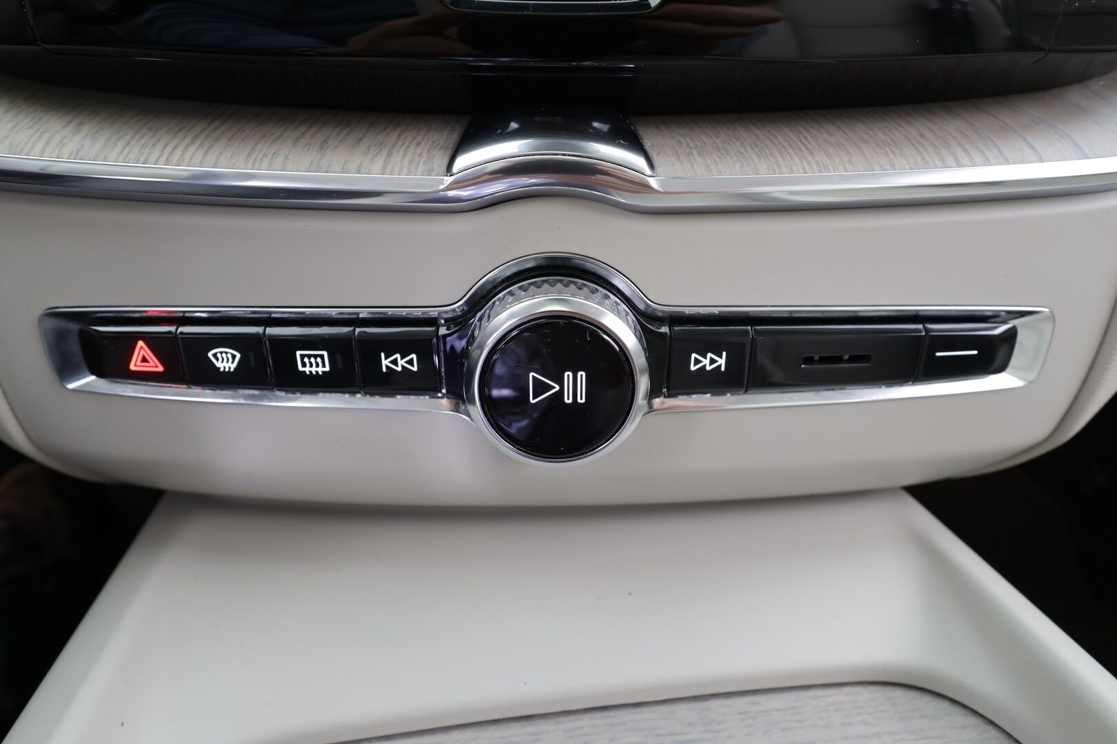 Volvo XC60 2021 B4 AWD D-MHEV Business Inscription aut * ACC / 360° / Full LED / Navi / Webasto / Muistipenkki / Vaaleat nahat / Koukku * - 1.Om Suomi-auto / Kahdet renkaat aluvanteilla / Merkkihuollettu - HULLU BLACKWEEK KORKOTARJOUS 2,49%