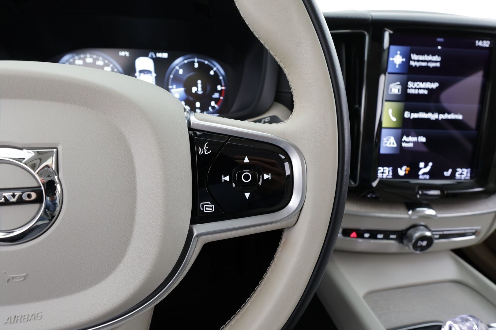 Volvo XC60 2021 B4 AWD D-MHEV Business Inscription aut * ACC / 360° / Full LED / Navi / Webasto / Muistipenkki / Vaaleat nahat / Koukku * - 1.Om Suomi-auto / Kahdet renkaat aluvanteilla / Merkkihuollettu - HULLU BLACKWEEK KORKOTARJOUS 2,49%