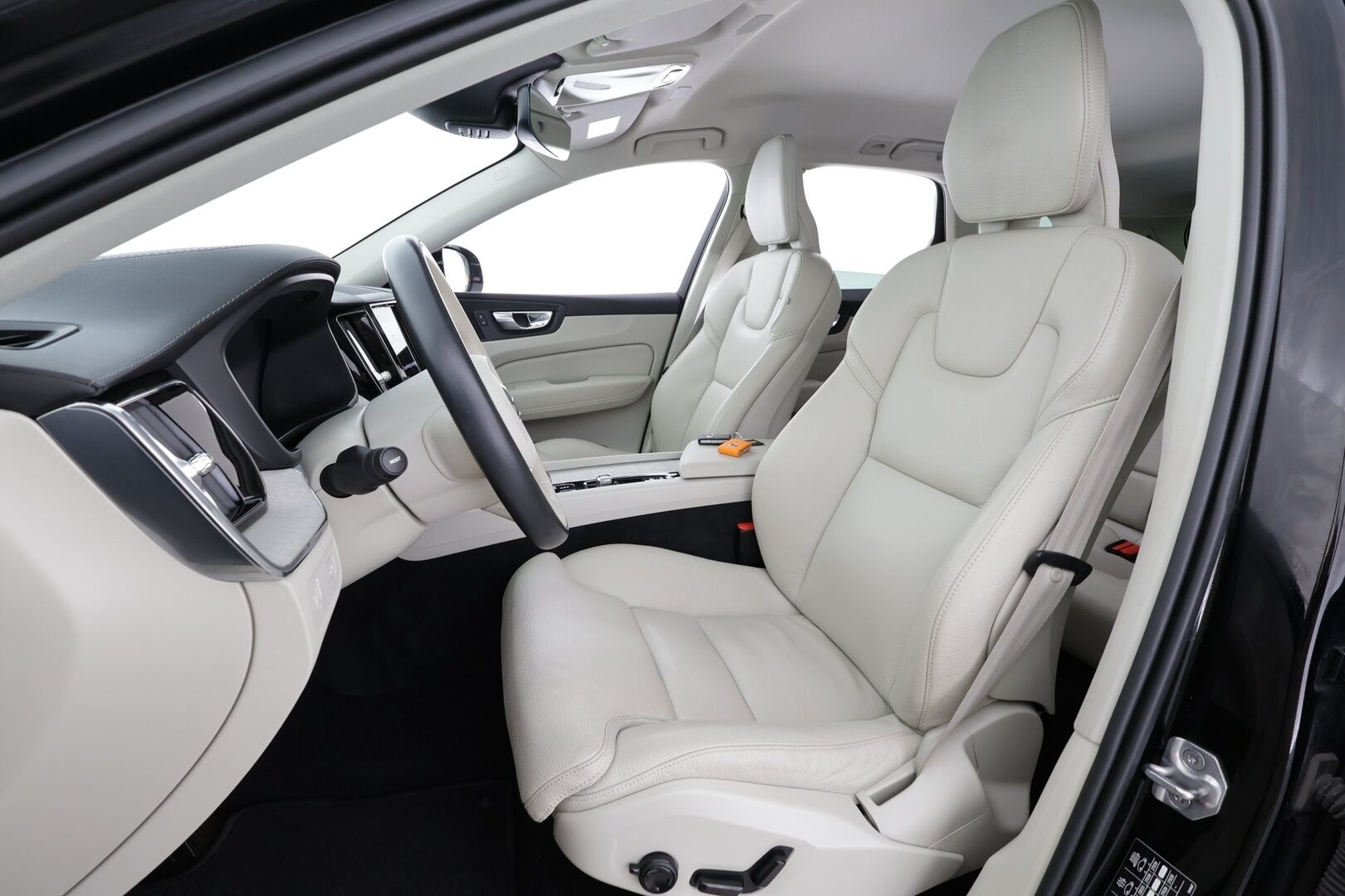 Volvo XC60 2021 B4 AWD D-MHEV Business Inscription aut * ACC / 360° / Full LED / Navi / Webasto / Muistipenkki / Vaaleat nahat / Koukku * - 1.Om Suomi-auto / Kahdet renkaat aluvanteilla / Merkkihuollettu - HULLU BLACKWEEK KORKOTARJOUS 2,49%