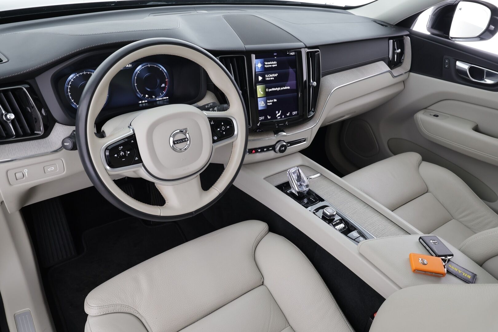 Volvo XC60 2021 B4 AWD D-MHEV Business Inscription aut * ACC / 360° / Full LED / Navi / Webasto / Muistipenkki / Vaaleat nahat / Koukku * - 1.Om Suomi-auto / Kahdet renkaat aluvanteilla / Merkkihuollettu - HULLU BLACKWEEK KORKOTARJOUS 2,49%