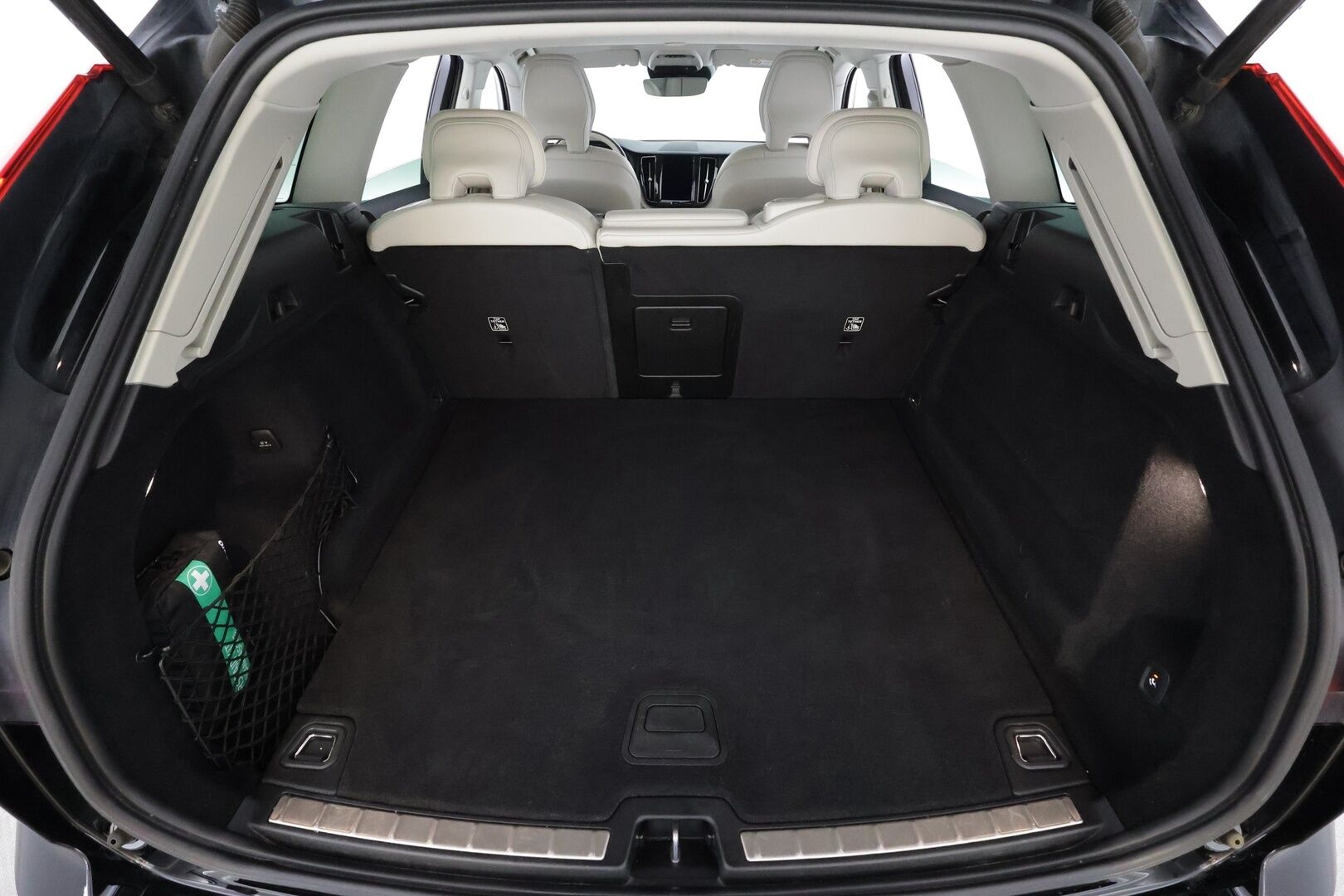 Volvo XC60 2021 B4 AWD D-MHEV Business Inscription aut * ACC / 360° / Full LED / Navi / Webasto / Muistipenkki / Vaaleat nahat / Koukku * - 1.Om Suomi-auto / Kahdet renkaat aluvanteilla / Merkkihuollettu - HULLU BLACKWEEK KORKOTARJOUS 2,49%