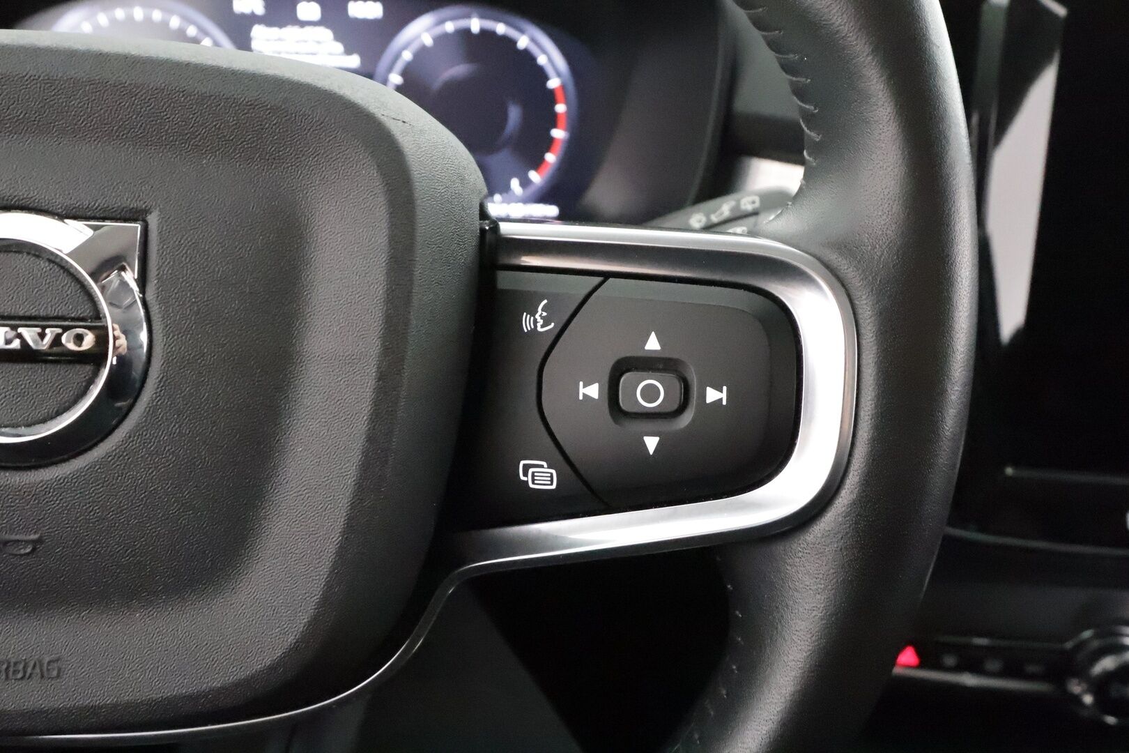 Volvo XC40 2021 B4 MHEV Business aut / 1.Om Suomi-auto / Pa-lisälämmitin / VOC / ACC / Peruutustutka - HULLU BLACKWEEK KORKOTARJOUS 2,49%