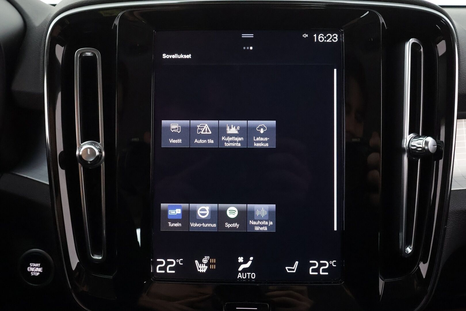 Volvo XC40 2021 B4 MHEV Business aut / 1.Om Suomi-auto / Pa-lisälämmitin / VOC / ACC / Peruutustutka - HULLU BLACKWEEK KORKOTARJOUS 2,49%