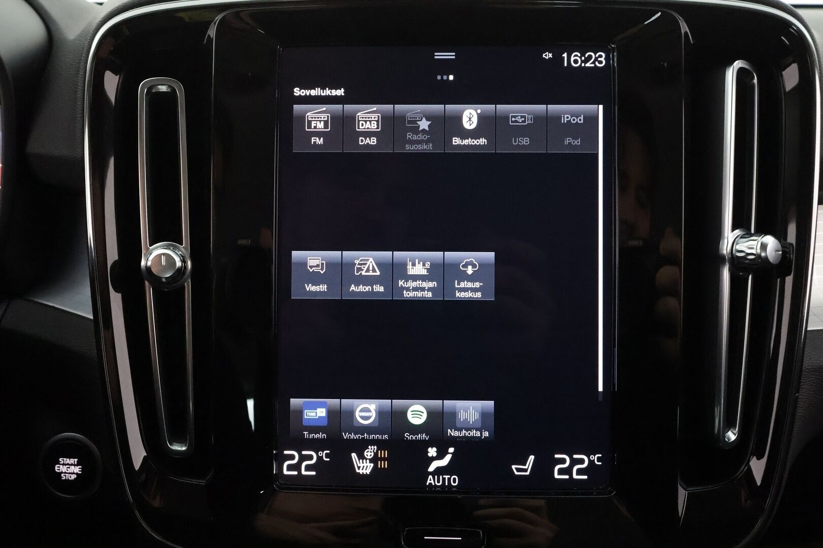 Volvo XC40 2021 B4 MHEV Business aut / 1.Om Suomi-auto / Pa-lisälämmitin / VOC / ACC / Peruutustutka - HULLU BLACKWEEK KORKOTARJOUS 2,49%