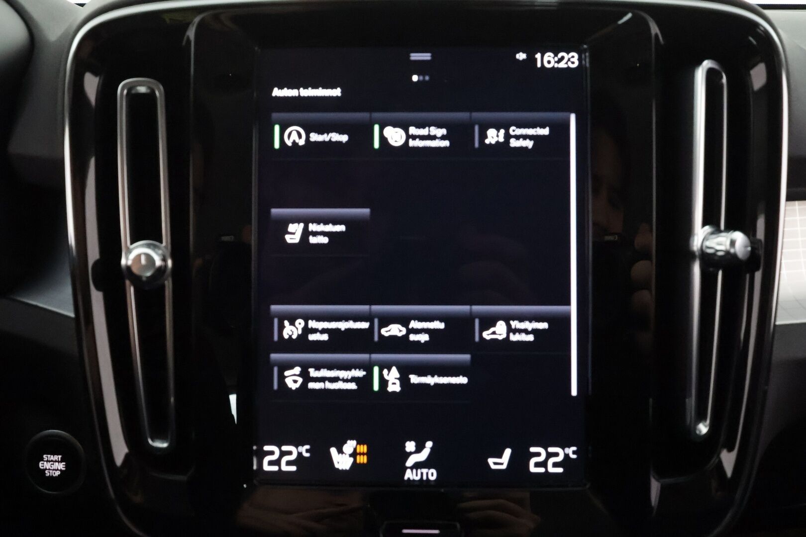 Volvo XC40 2021 B4 MHEV Business aut / 1.Om Suomi-auto / Pa-lisälämmitin / VOC / ACC / Peruutustutka - HULLU BLACKWEEK KORKOTARJOUS 2,49%