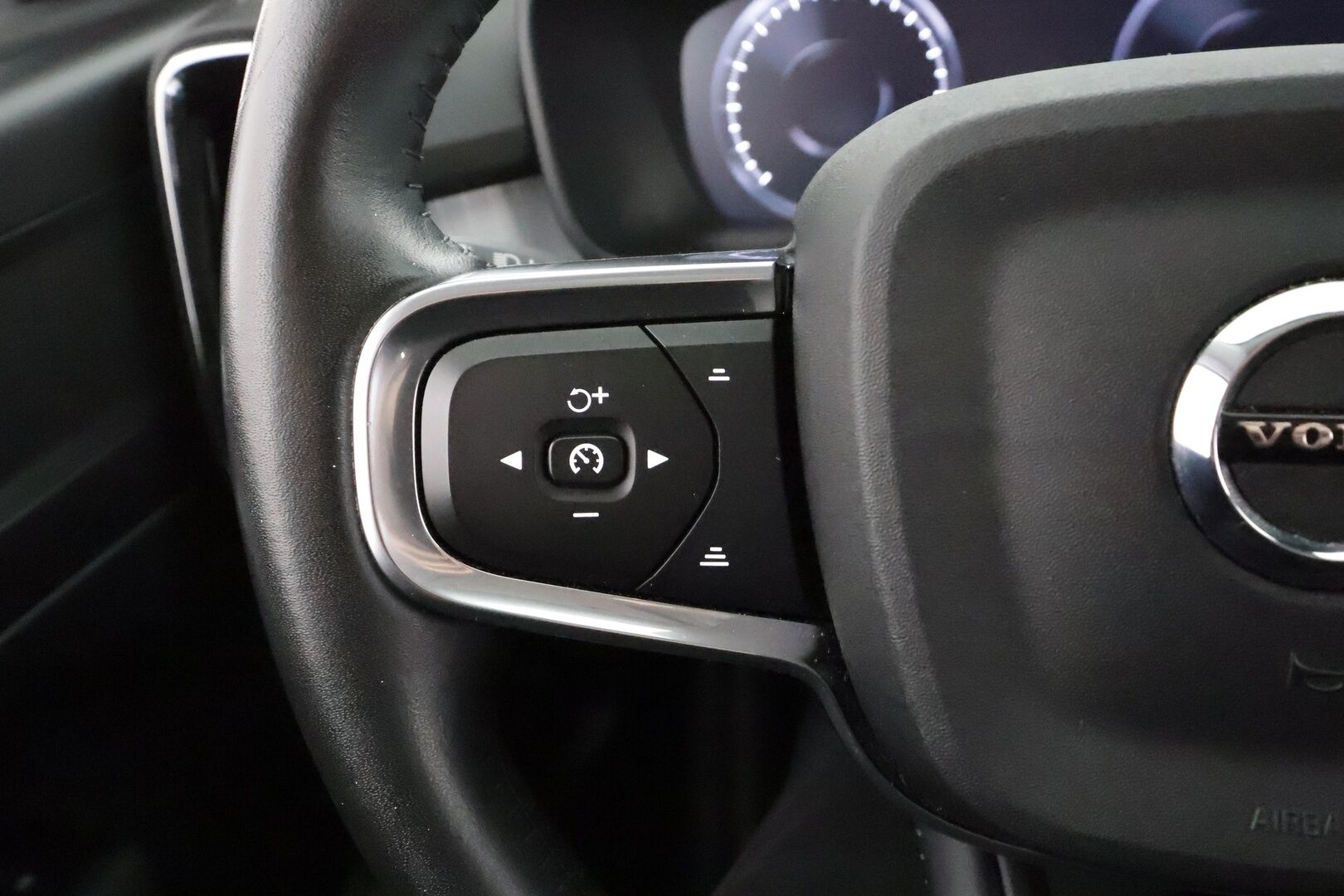 Volvo XC40 2021 B4 MHEV Business aut / 1.Om Suomi-auto / Pa-lisälämmitin / VOC / ACC / Peruutustutka - HULLU BLACKWEEK KORKOTARJOUS 2,49%