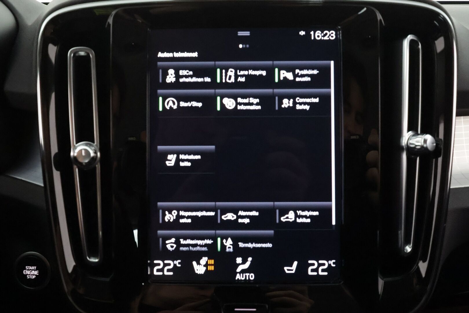 Volvo XC40 2021 B4 MHEV Business aut / 1.Om Suomi-auto / Pa-lisälämmitin / VOC / ACC / Peruutustutka - HULLU BLACKWEEK KORKOTARJOUS 2,49%