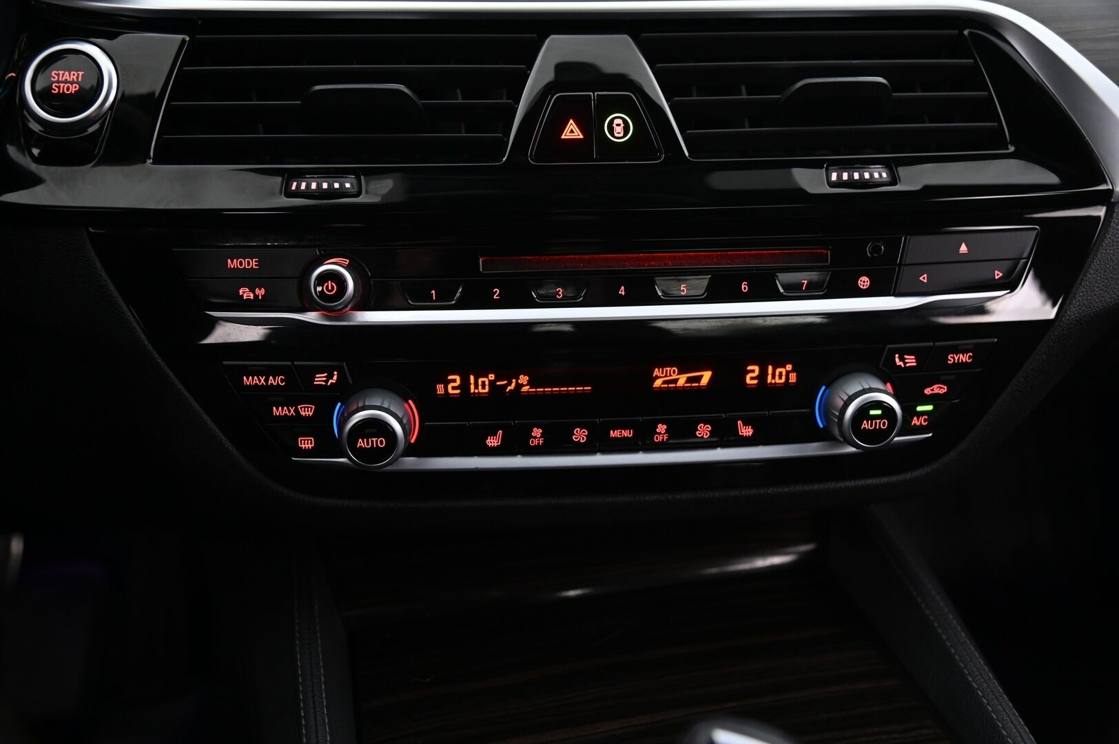 BMW 530 2017 G30 A Charged Edition M-Sport *ACC / HUD / Adapt. Ledit / Lämmitettävä ratti* - Akku kuntotarkastettu! / Näyttävä yksilö hyvillä varusteilla! / 2xrenkaat vanteilla* - Osta nyt, maksa vasta ensi vuonna