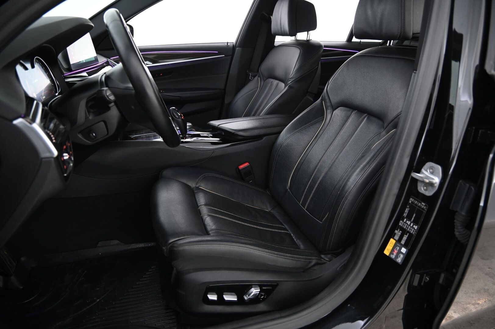 BMW 530 2017 G30 A Charged Edition M-Sport *ACC / HUD / Adapt. Ledit / Lämmitettävä ratti* - Akku kuntotarkastettu! / Näyttävä yksilö hyvillä varusteilla! / 2xrenkaat vanteilla* - Osta nyt, maksa vasta ensi vuonna