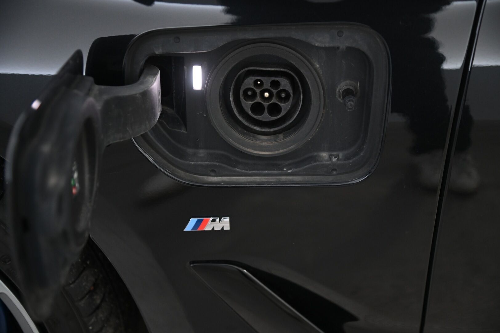 BMW 530 2017 G30 A Charged Edition M-Sport *ACC / HUD / Adapt. Ledit / Lämmitettävä ratti* - Akku kuntotarkastettu! / Näyttävä yksilö hyvillä varusteilla! / 2xrenkaat vanteilla* - Osta nyt, maksa vasta ensi vuonna