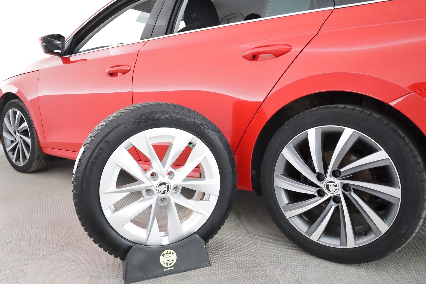 Skoda Octavia 2021 Combi 2,0 TDI 200 4x4 Style DSG Autom. **Muistipenkki / Adapt.vakkari / Matrix LED / Webasto / P.kamera / KeylessGo** - 1. om Suomi-auto / Navi / Kahdet renkaat aluvanteilla