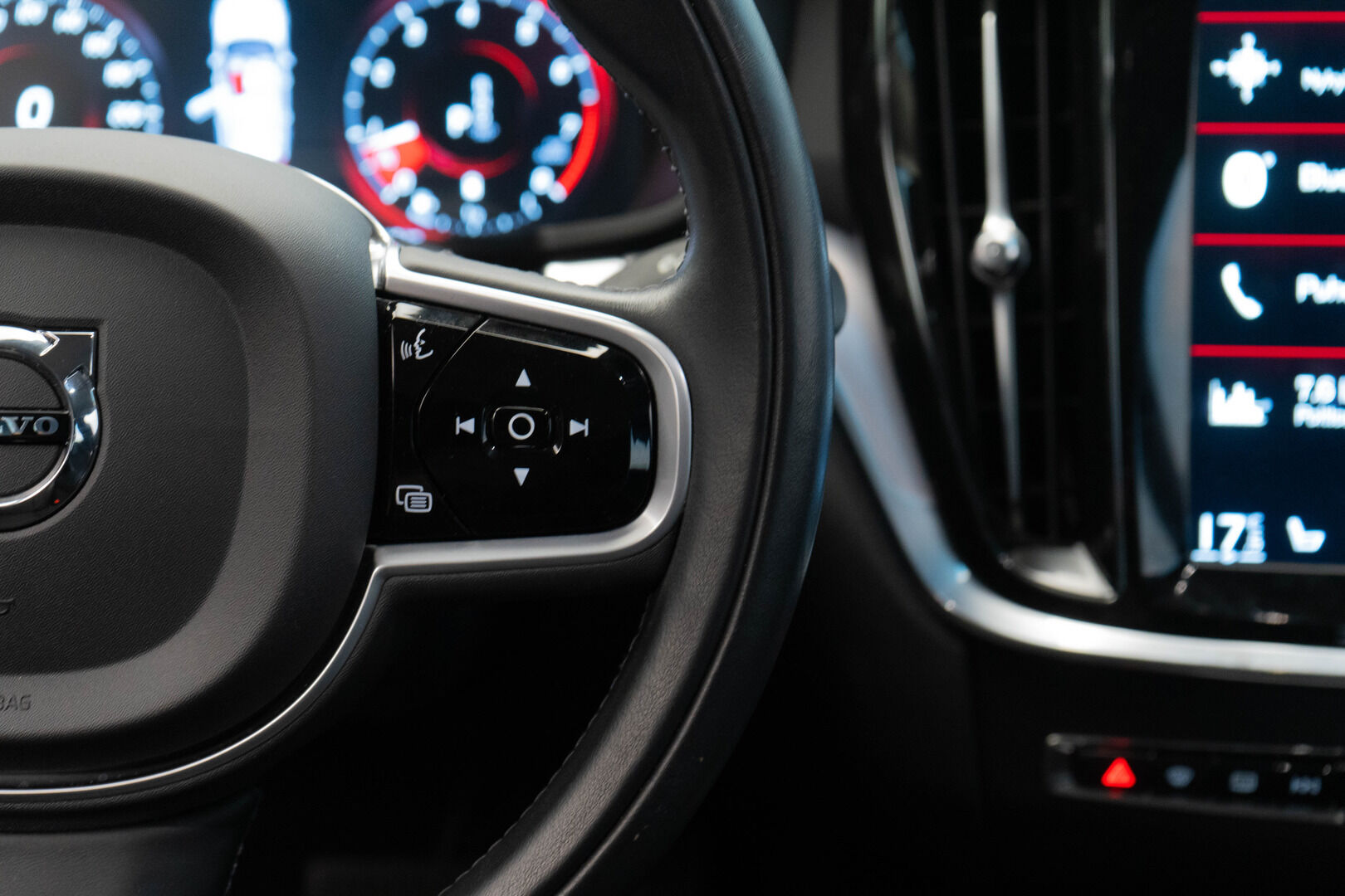 Volvo V60 2021 B4 MHEV Momentum aut - Suomi-auto |Vetokoukku | Blis | ACC |