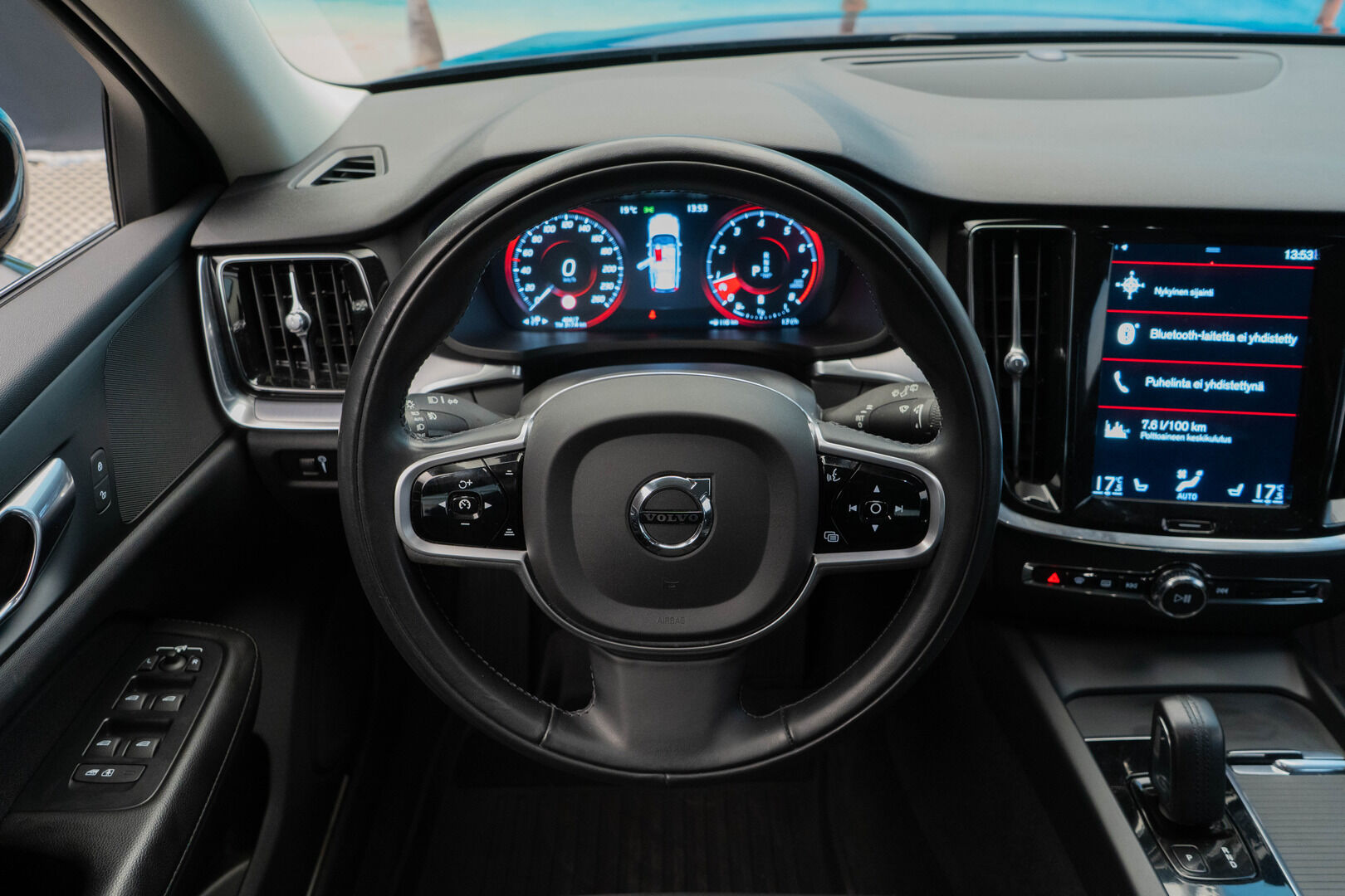 Volvo V60 2021 B4 MHEV Momentum aut - Suomi-auto |Vetokoukku | Blis | ACC |