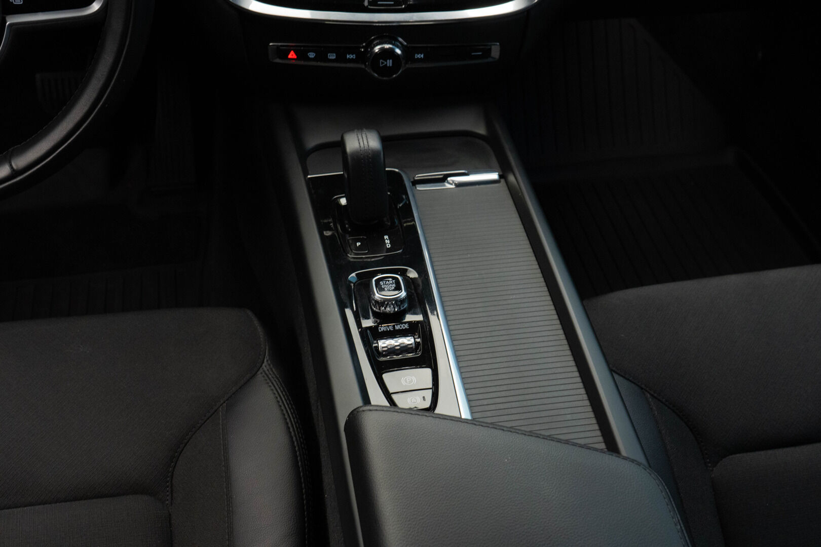 Volvo V60 2021 B4 MHEV Momentum aut - Suomi-auto |Vetokoukku | Blis | ACC |