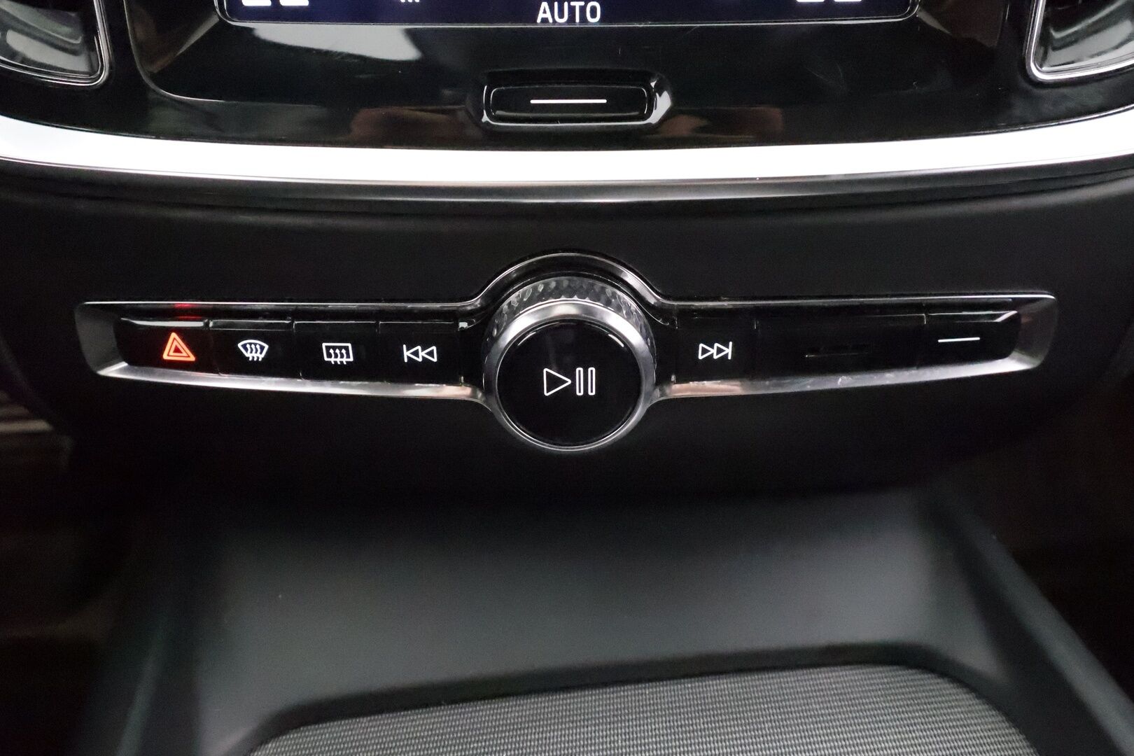 Volvo V60 2021 B4 MHEV Business R-Design aut * ACC / H&K / Webasto / Koukku / Full LED / P.kamera / Muistipenkki / Navi / Sporttipenkit / Keyless * - 1.Om Suomi-auto / Kahdet renkaat aluvanteilla / Merkkihuollettu