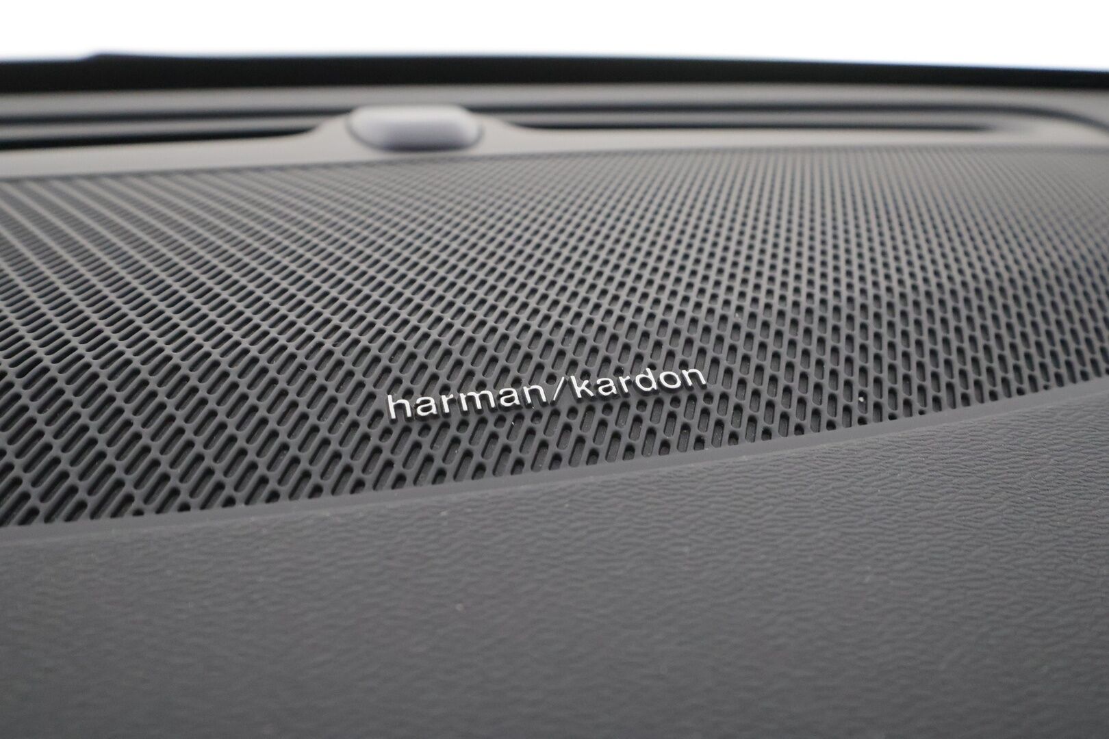 Volvo V60 2021 B4 MHEV Business R-Design aut * ACC / H&K / Webasto / Koukku / Full LED / P.kamera / Muistipenkki / Navi / Sporttipenkit / Keyless * - 1.Om Suomi-auto / Kahdet renkaat aluvanteilla / Merkkihuollettu