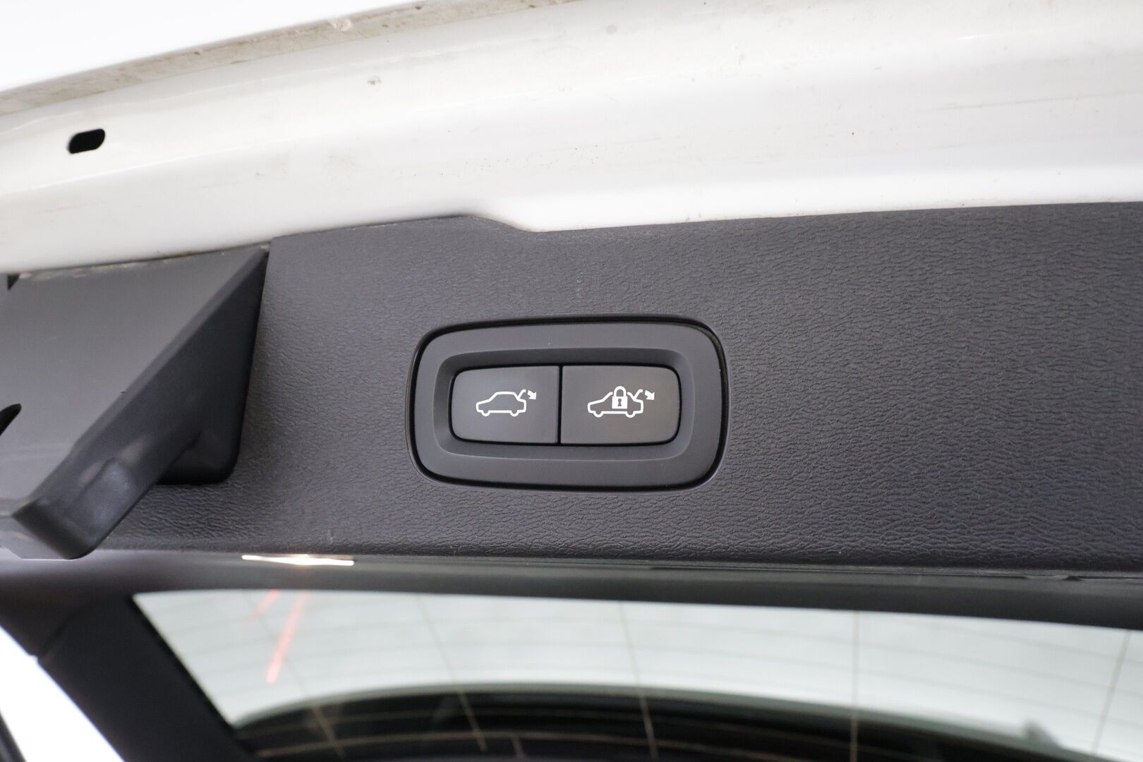 Volvo V60 2021 B4 MHEV Business R-Design aut * ACC / H&K / Webasto / Koukku / Full LED / P.kamera / Muistipenkki / Navi / Sporttipenkit / Keyless * - 1.Om Suomi-auto / Kahdet renkaat aluvanteilla / Merkkihuollettu