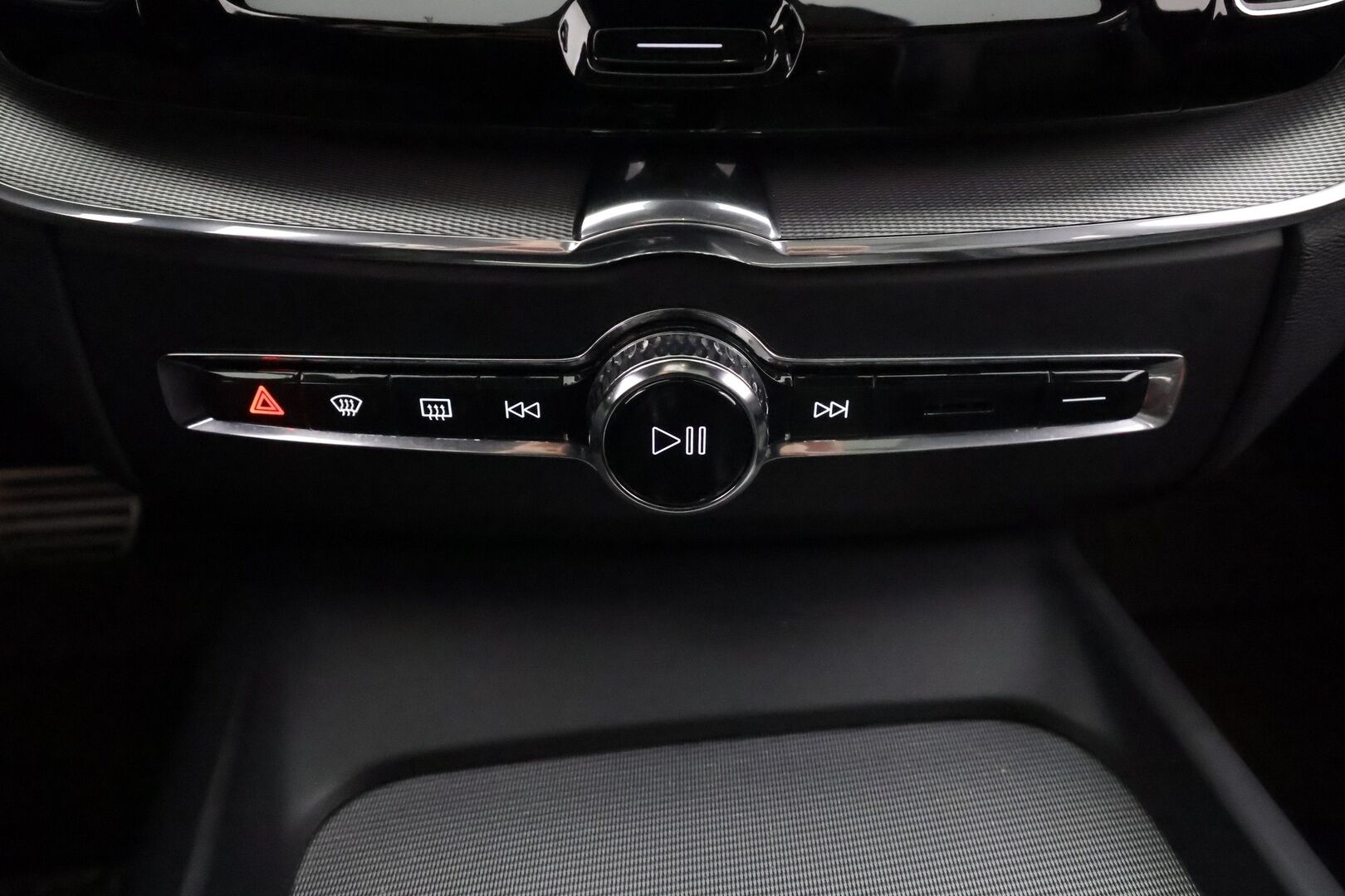 Volvo XC60 2021 T6 TwE AWD Business R-Design aut. * ACC / P.kamera / Webasto / Panorama / H&K / Muistipenkki / Full LED / Koukku * - 1.Om Suomi-auto / Akku kuntotarkastettu / Kahdet renkaat aluvanteilla / Merkkihuollettu