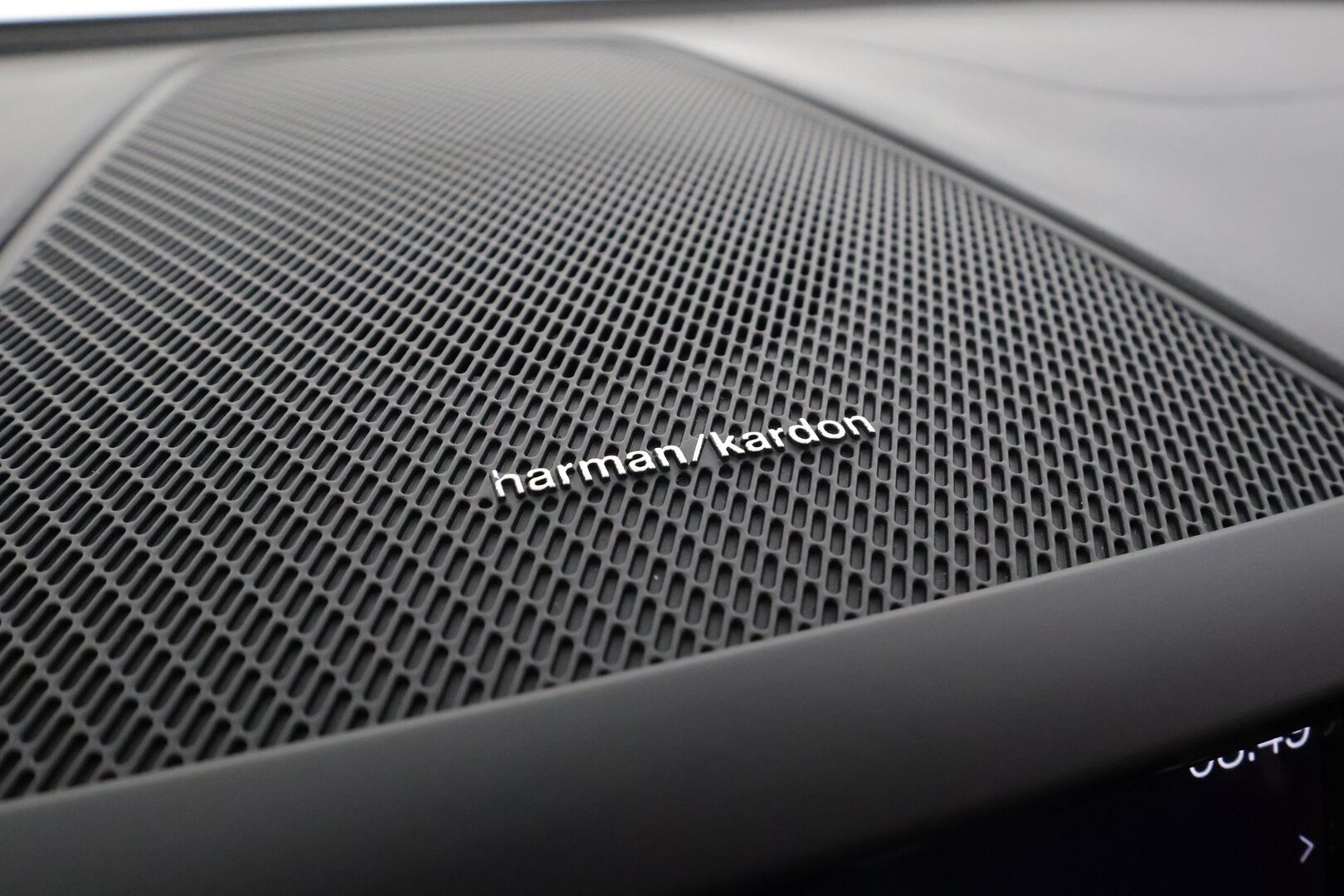 Volvo XC60 2021 T6 TwE AWD Business R-Design aut. * ACC / P.kamera / Webasto / Panorama / H&K / Muistipenkki / Full LED / Koukku * - 1.Om Suomi-auto / Akku kuntotarkastettu / Kahdet renkaat aluvanteilla / Merkkihuollettu