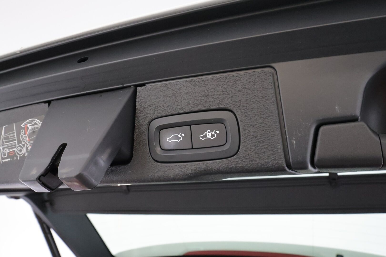 Volvo XC60 2021 T6 TwE AWD Business R-Design aut. * ACC / P.kamera / Webasto / Panorama / H&K / Muistipenkki / Full LED / Koukku * - 1.Om Suomi-auto / Akku kuntotarkastettu / Kahdet renkaat aluvanteilla / Merkkihuollettu