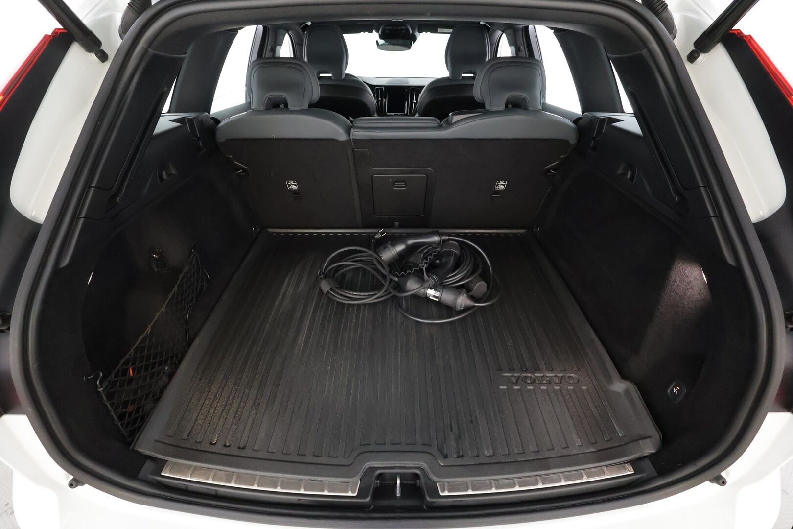 Volvo XC60 2021 T6 TwE AWD Business R-Design aut. * ACC / P.kamera / Webasto / Panorama / H&K / Muistipenkki / Full LED / Koukku * - 1.Om Suomi-auto / Akku kuntotarkastettu / Kahdet renkaat aluvanteilla / Merkkihuollettu