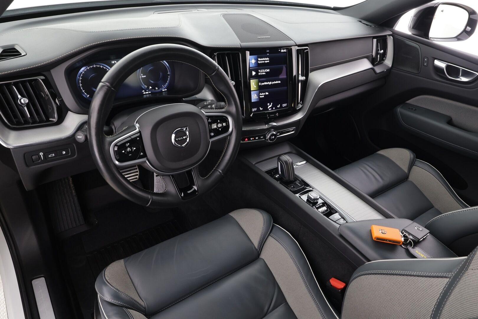 Volvo XC60 2021 T6 TwE AWD Business R-Design aut. * ACC / P.kamera / Webasto / Panorama / H&K / Muistipenkki / Full LED / Koukku * - 1.Om Suomi-auto / Akku kuntotarkastettu / Kahdet renkaat aluvanteilla / Merkkihuollettu