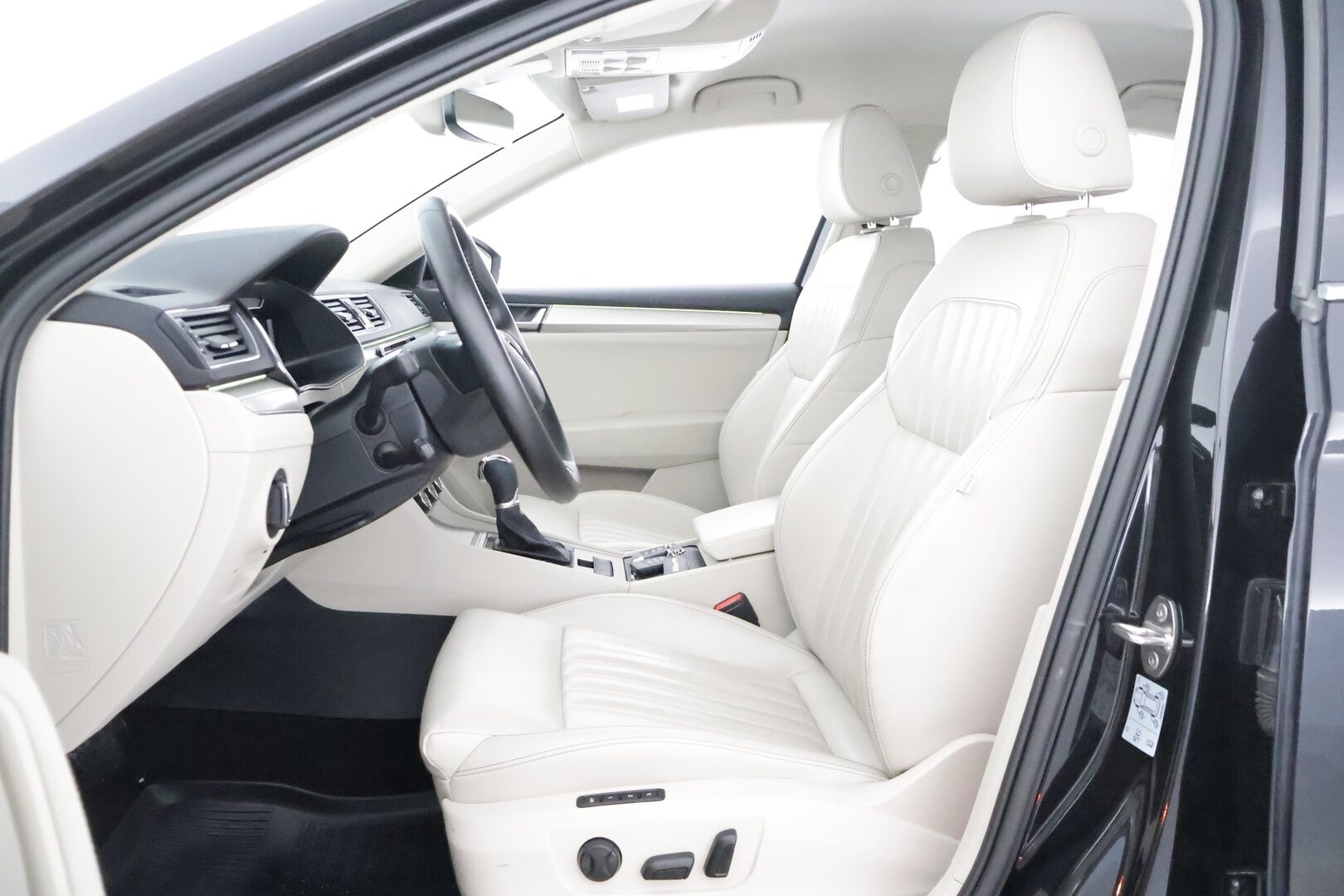 Skoda Superb 2021 1,5 TSI ACT Style DSG Autom.** Facelift / Matrix-LED / Muistipenkit / Canton / Adapt.vakkari / P.kamera / KeyLess - 1-om Suomi-auto / Webasto / Merkkihuollettu / Aple&Android