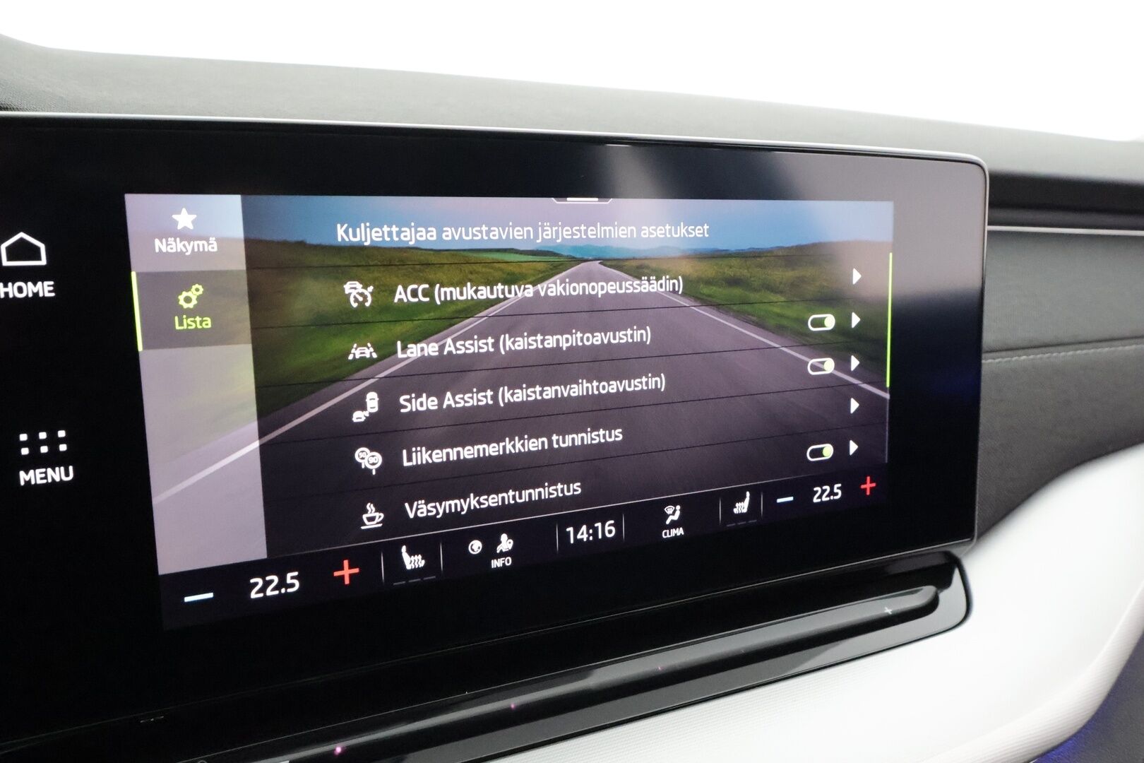 Skoda Octavia 2021 Combi 2.0 TDI 150 4x4 Style DSG  * ACC / Webasto / Koukku / Matrix-LED / P.kamera / Apple&Android * - Kahdet Renkaat / Suomi-auto