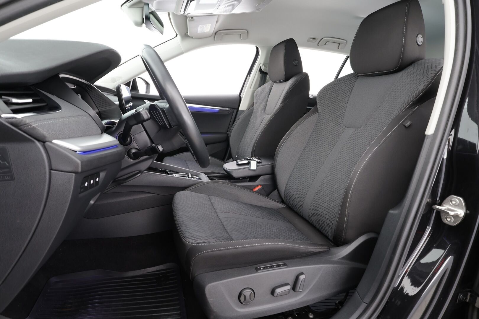 Skoda Octavia 2021 Combi 2.0 TDI 150 4x4 Style DSG  * ACC / Webasto / Koukku / Matrix-LED / P.kamera / Apple&Android * - Kahdet Renkaat / Suomi-auto