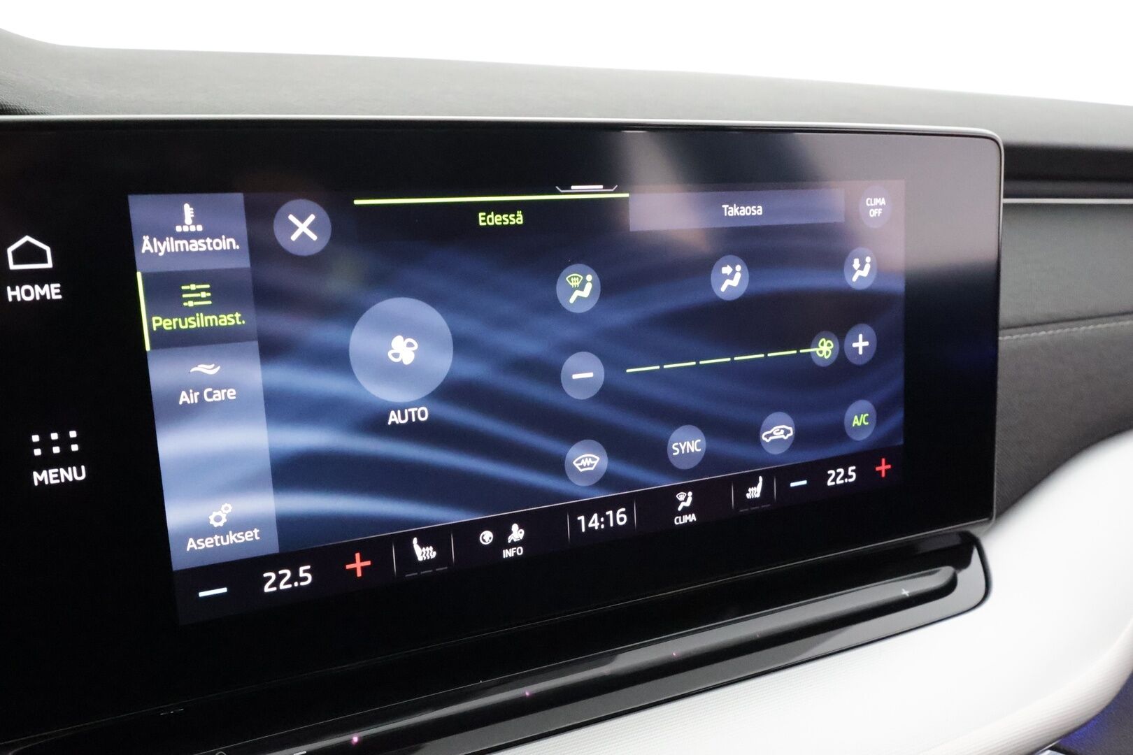 Skoda Octavia 2021 Combi 2.0 TDI 150 4x4 Style DSG  * ACC / Webasto / Koukku / Matrix-LED / P.kamera / Apple&Android * - Kahdet Renkaat / Suomi-auto