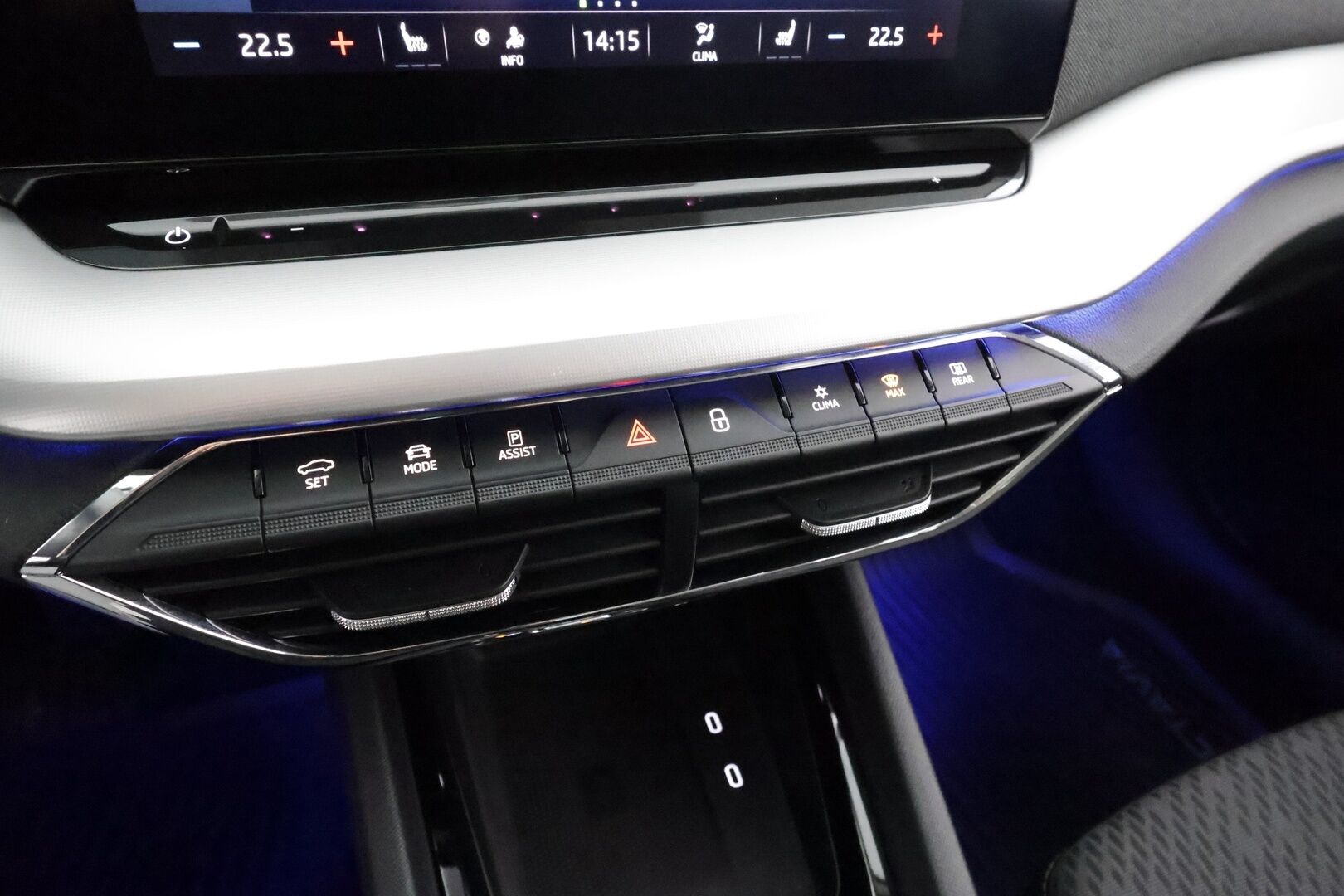 Skoda Octavia 2021 Combi 2.0 TDI 150 4x4 Style DSG  * ACC / Webasto / Koukku / Matrix-LED / P.kamera / Apple&Android * - Kahdet Renkaat / Suomi-auto