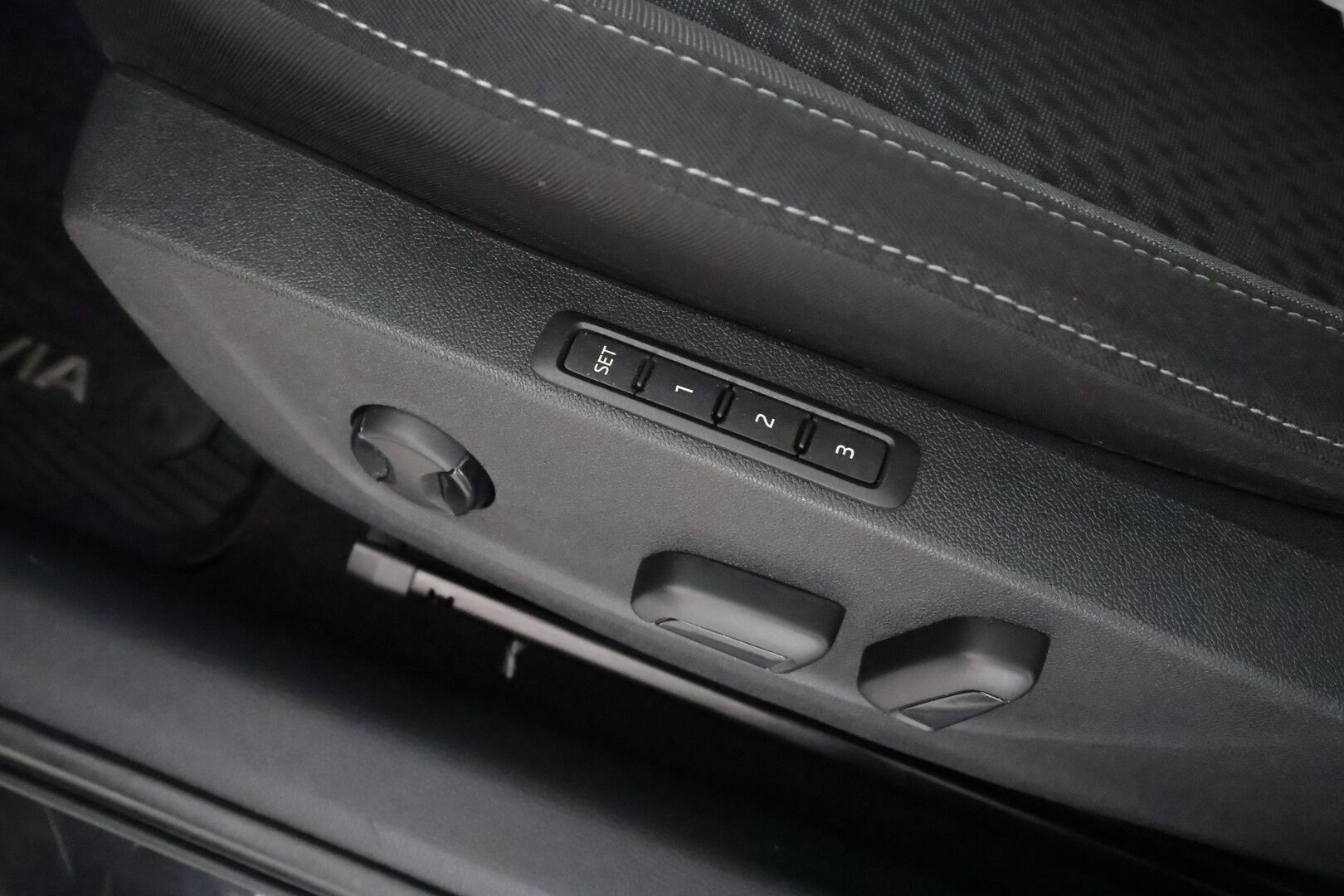 Skoda Octavia 2021 Combi 2.0 TDI 150 4x4 Style DSG  * ACC / Webasto / Koukku / Matrix-LED / P.kamera / Muistipenkki / Apple&Android * - Kahdet Renkaat / Suomi-auto