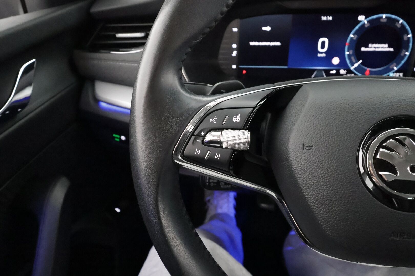 Skoda Octavia 2021 Combi 2.0 TDI 150 4x4 Style DSG  * ACC / Webasto / Koukku / Matrix-LED / P.kamera / Apple&Android * - Kahdet Renkaat / Suomi-auto