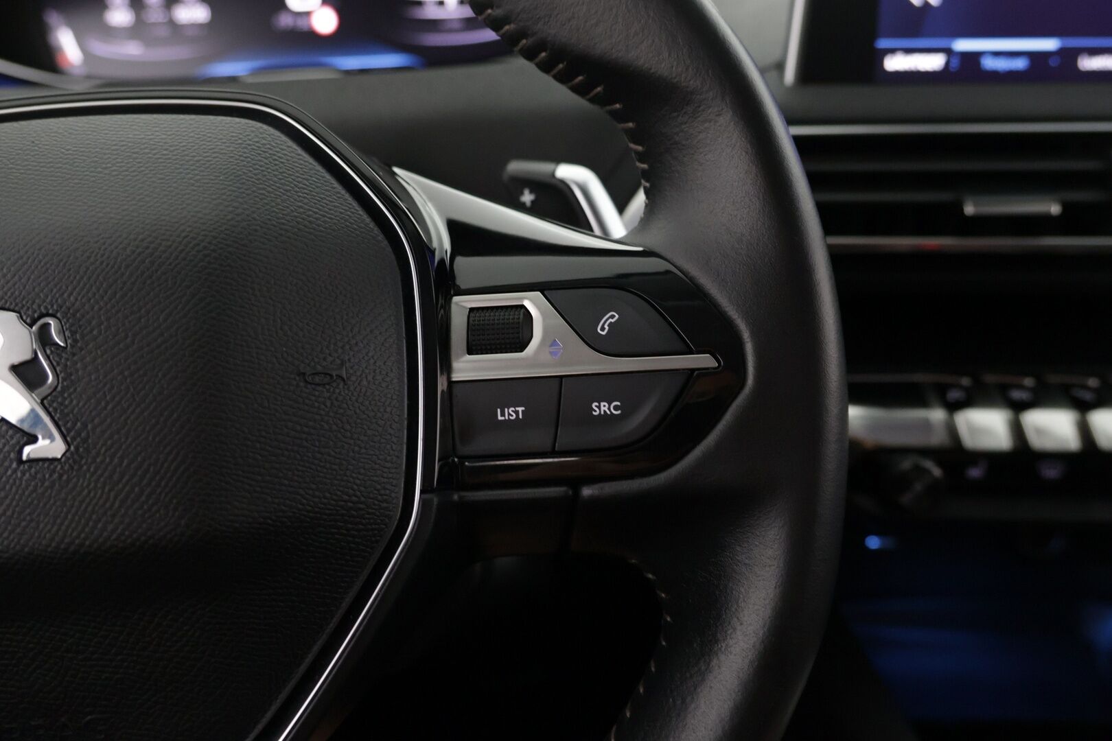 Peugeot 3008 2021 Active PureTech 130 EAT8 - Suomi-auto / Lohkolämmitin / Digimittaristo / P.Kamera / Vakkari