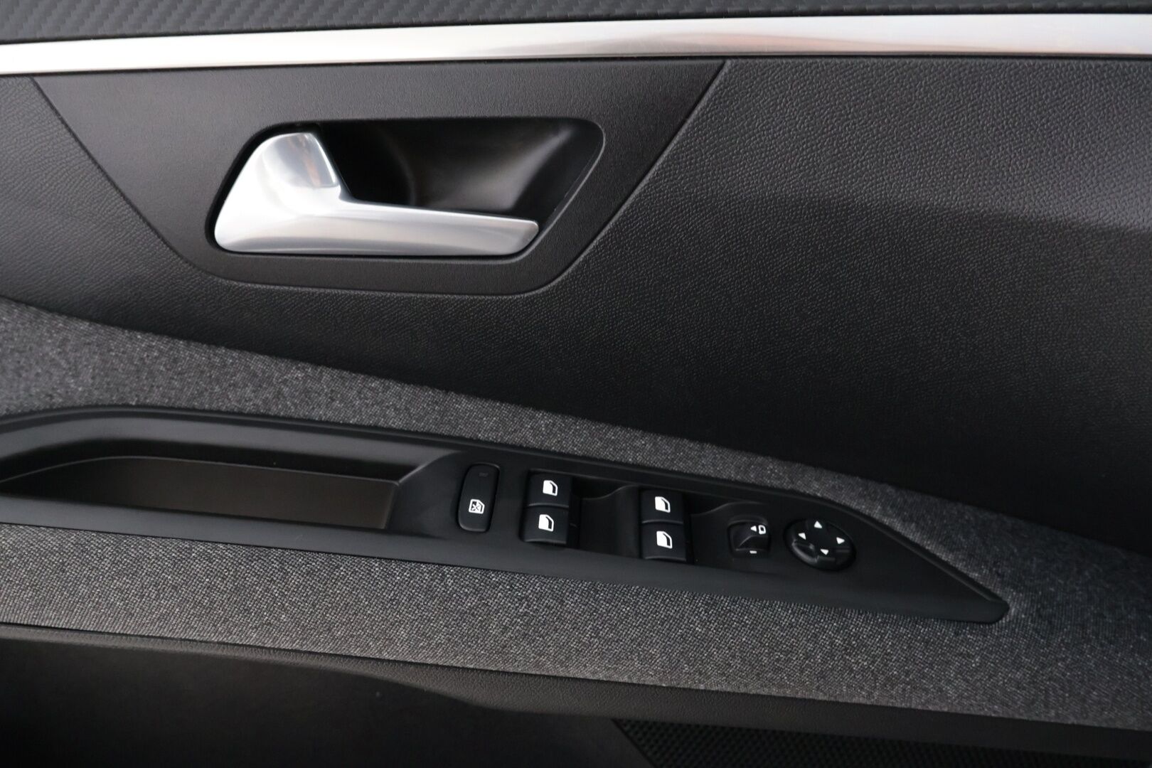 Peugeot 3008 2021 Active PureTech 130 EAT8 - Suomi-auto / Lohkolämmitin / Digimittaristo / P.Kamera / Vakkari