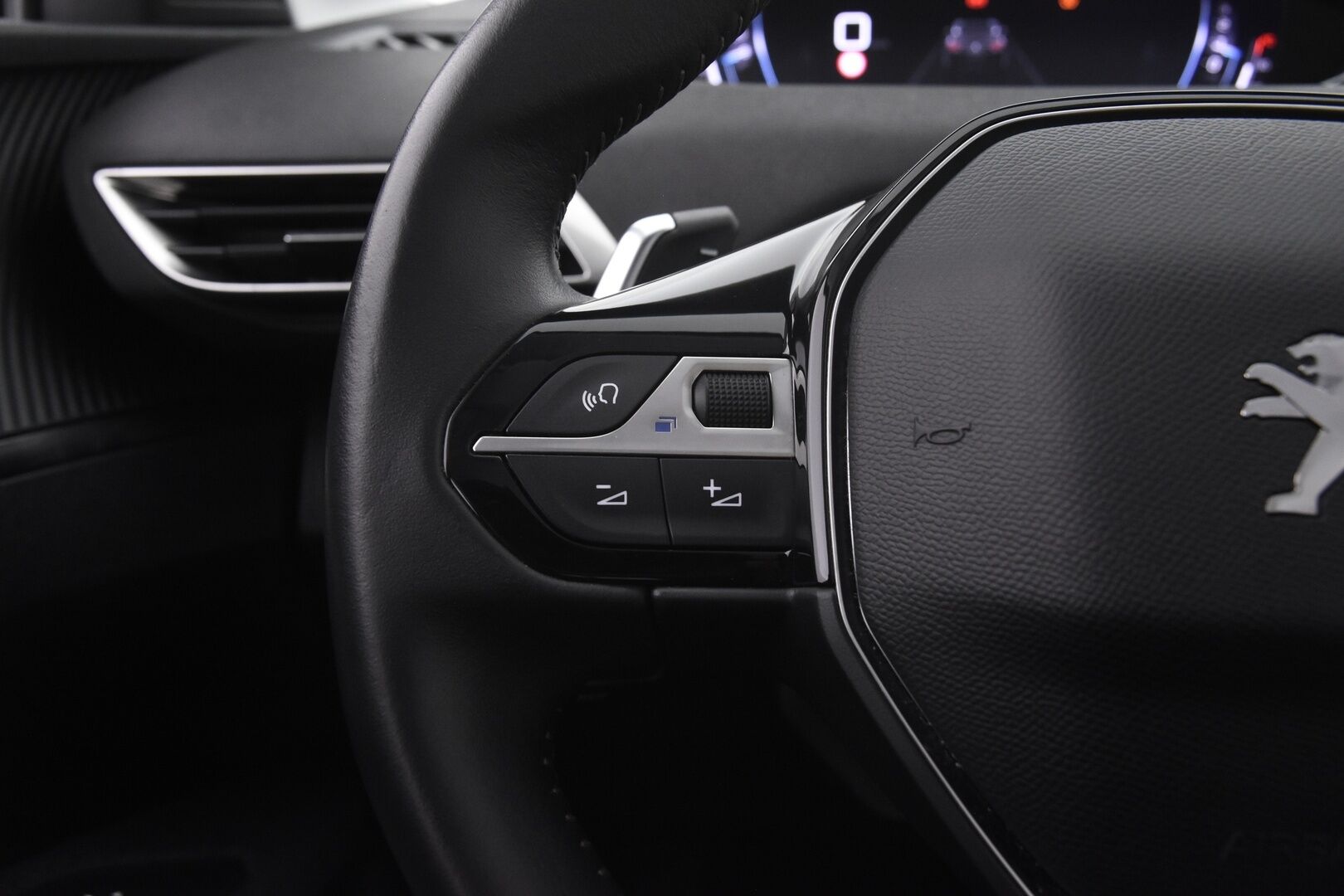 Peugeot 3008 2021 Active PureTech 130 EAT8 - Suomi-auto / Lohkolämmitin / Digimittaristo / P.Kamera / Vakkari