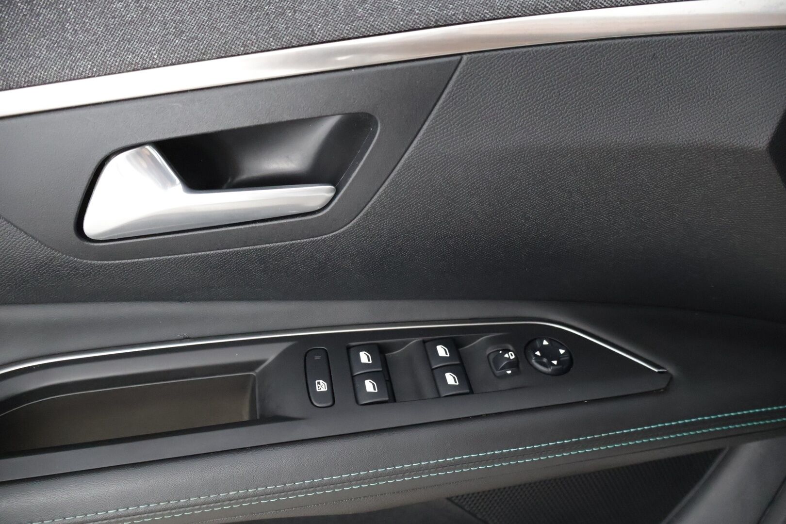 Peugeot 3008 2021 Allure Pack Motion Hybrid 225 * 2-.Om Suomiauto / Merkkihuollettu / Vetokoukku / Kaistavahti / Peruutuskamera / Keyless * - * Hyvät varusteet / Merkkiliikkeen Huoltohistoria/ 2om.- Suomi-auto / 2x renkaat aluvanteilla *