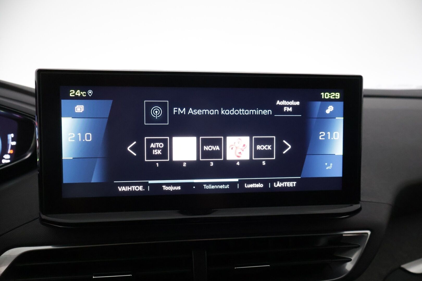 Peugeot 3008 2021 Allure Pack Motion Hybrid 225 * 2-.Om Suomiauto / Merkkihuollettu / Vetokoukku / Kaistavahti / Peruutuskamera / Keyless * - * Hyvät varusteet / Merkkiliikkeen Huoltohistoria/ 2om.- Suomi-auto / 2x renkaat aluvanteilla *