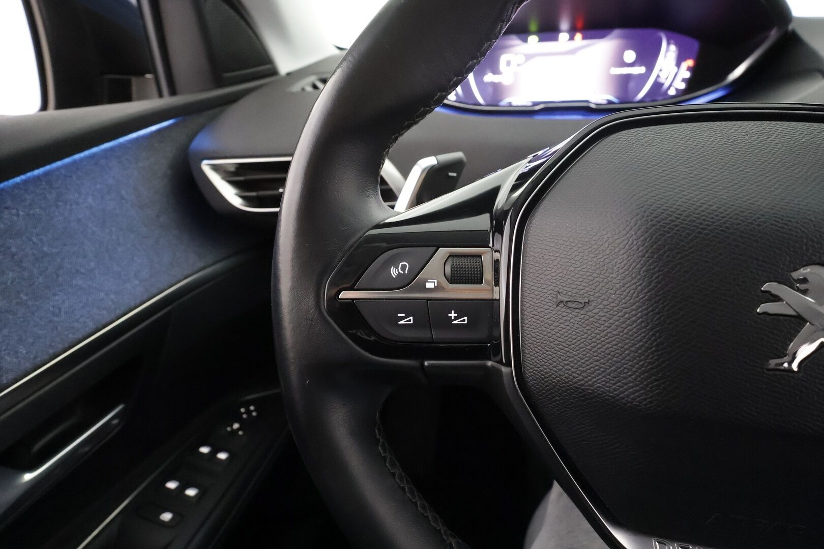 Peugeot 3008 2021 Allure 210 Anniversary BlueHDi 130 EAT8 * ACC / LED / P.Kamera / Kaistavahti / Navi / Keyless * - 1-om Suomi-auto / Kahdet renkaat aluvanteilla