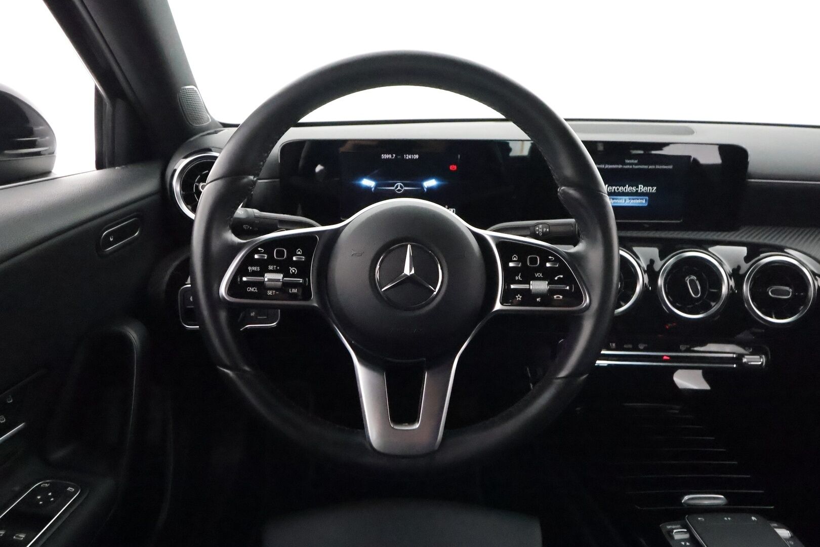 Mercedes-Benz A 2021 200 A sedan Business Style **1.om Suomi-auto / P. Kamera / LED-High Performance / Webasto / Sporttipenkit** - Kaistavahti / Digimittaristo / 2x Renkaat
