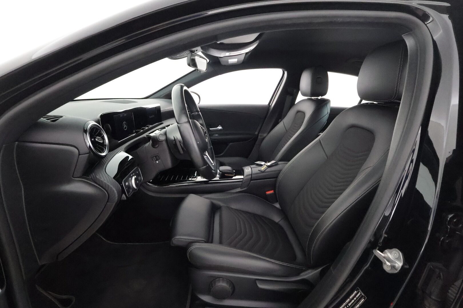 Mercedes-Benz A 2021 200 A sedan Business Style **1.om Suomi-auto / P. Kamera / LED-High Performance / Webasto / Sporttipenkit** - Kaistavahti / Digimittaristo / 2x Renkaat