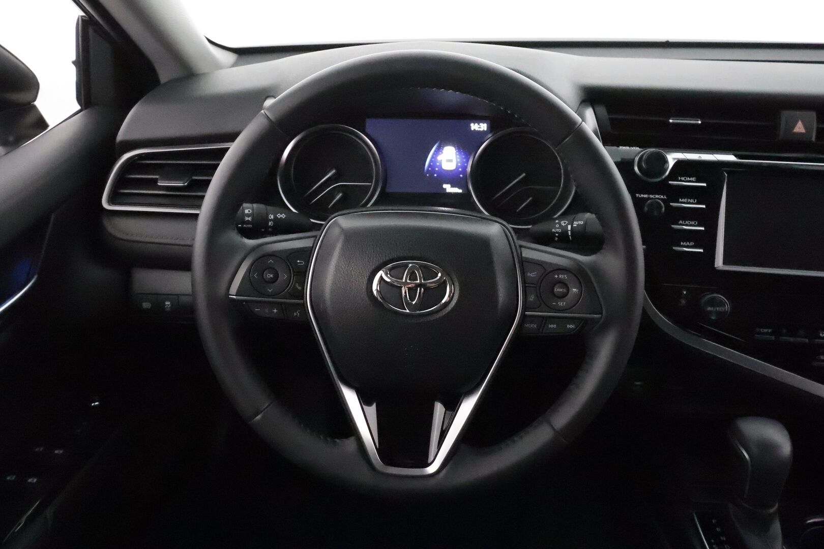 Toyota Camry 2021 2,5 Hybrid Active Business **Adapt.vakkari / Lohkolämmitin / LED / P.kamera / KeylessGo / Sähköpenkit / Navi** - 1.Om Suomi-auto / Merkkihuollettu / Kahdet renkaat aluvanteilla / Mustat nahat / Hieno!