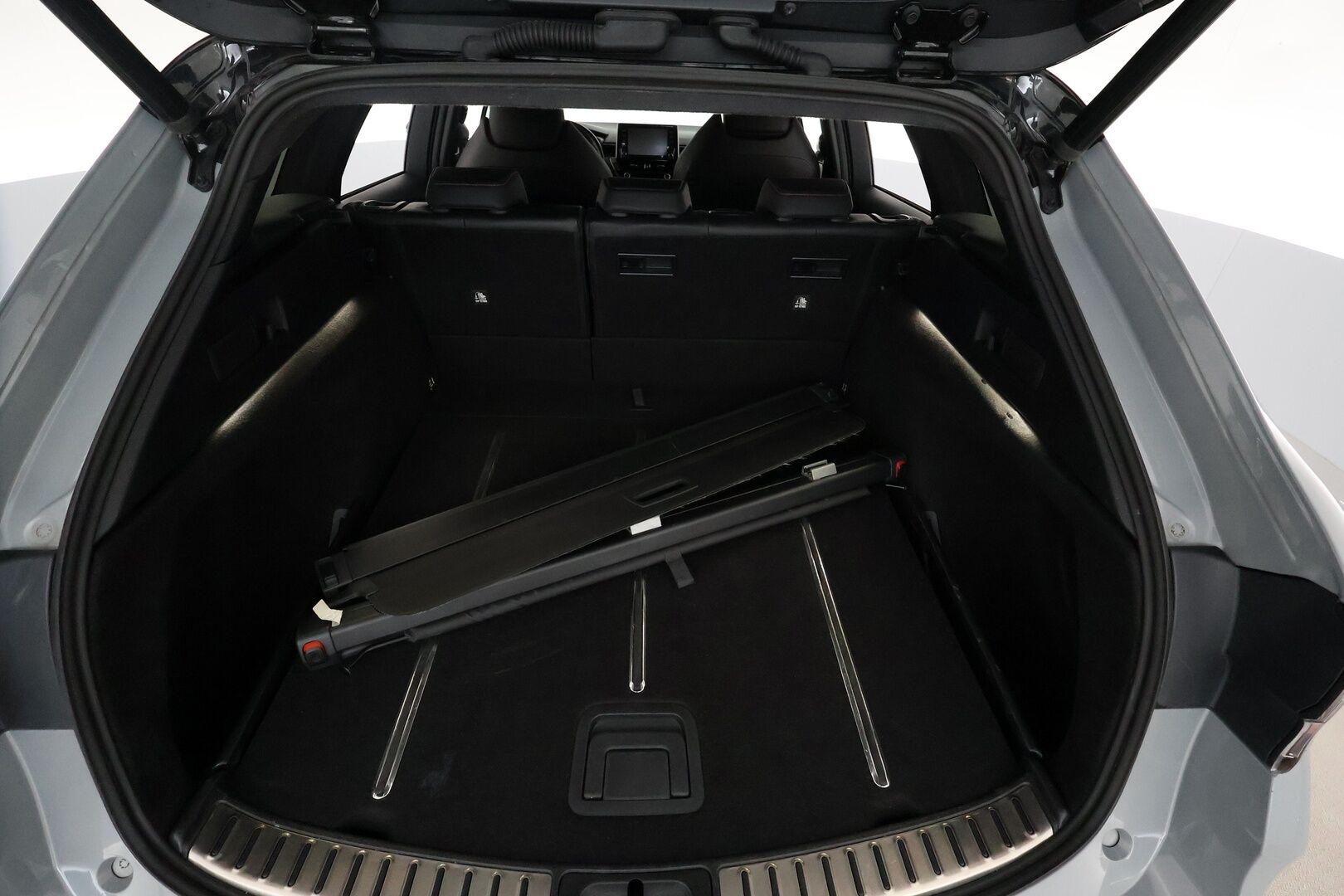 Toyota Corolla 2021 Touring Sports 1,8 Hybrid Style Business **Webasto / Koukku / Adapt.Vakkari / LED-valot / P.kamera / Navi** - 1 omisteinen Suomi-auto / Kahdet Renkaat