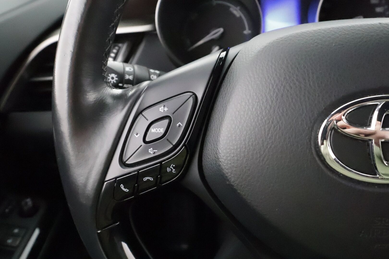 Toyota C-HR 2019 1,8 Hybrid Premium * Webasto / ACC / LED / P.Kamera / JBL / Kaistavahti / Navi / Keyless * - Suomi-auto / Kahdet renkaat - HULLUT BLACKWEEK JATKOT - KORKOTARJOUS 2,49%