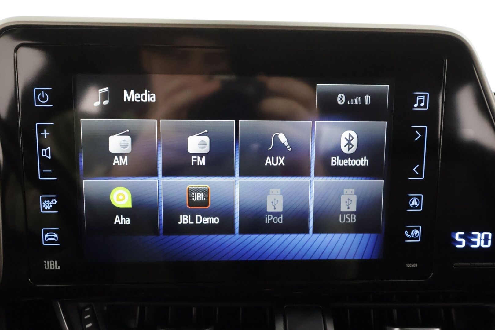 Toyota C-HR 2019 1,8 Hybrid Premium * Webasto / ACC / LED / P.Kamera / JBL / Kaistavahti / Navi / Keyless * - Suomi-auto / Kahdet renkaat - HULLUT BLACKWEEK JATKOT - KORKOTARJOUS 2,49%