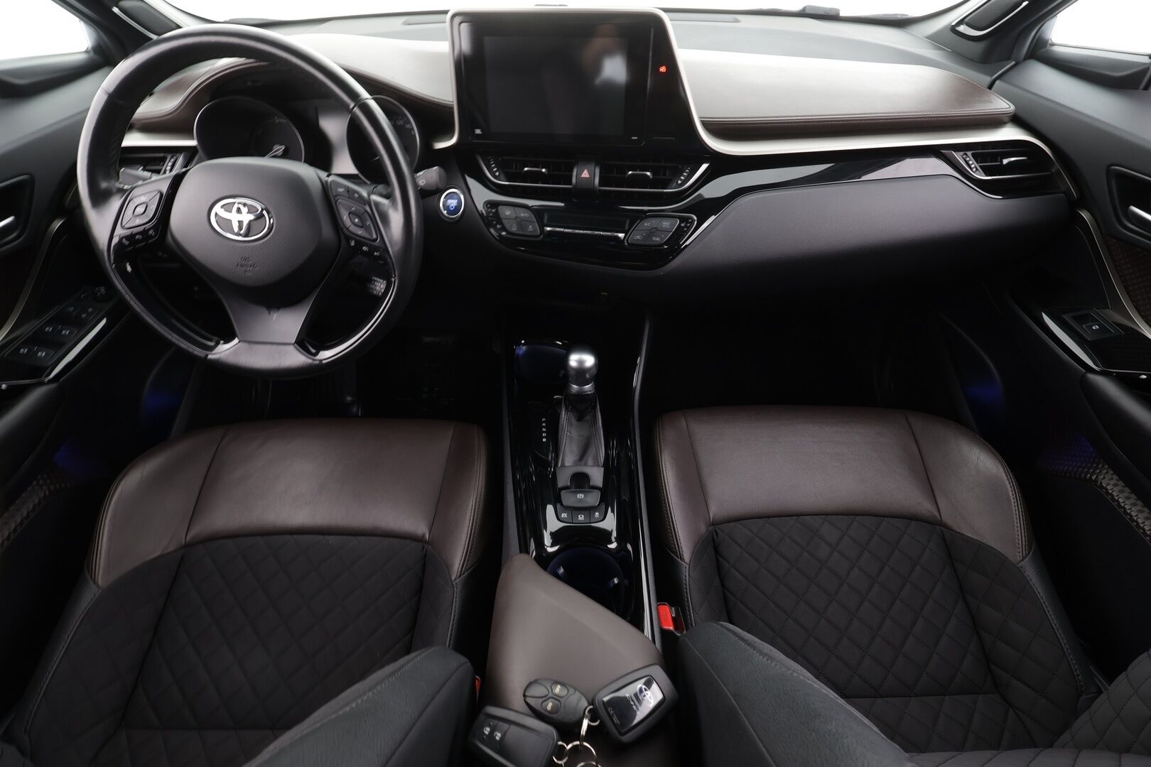 Toyota C-HR 2019 1,8 Hybrid Premium * Webasto / ACC / LED / P.Kamera / JBL / Kaistavahti / Navi / Keyless * - Suomi-auto / Kahdet renkaat - HULLUT BLACKWEEK JATKOT - KORKOTARJOUS 2,49%